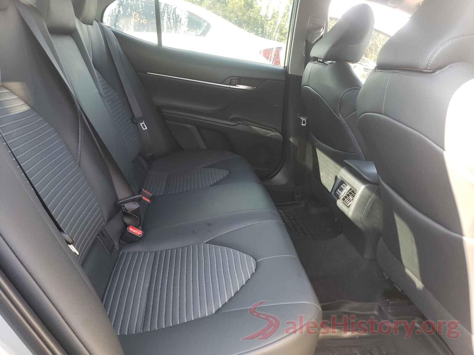 4T1B11HKXJU552192 2018 TOYOTA CAMRY