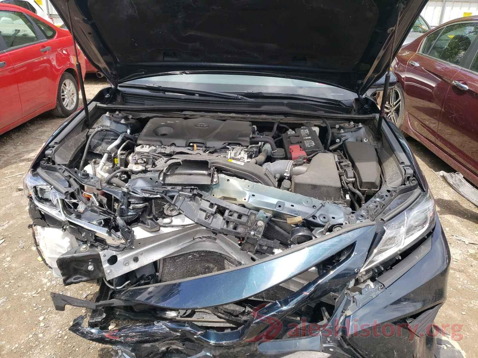 4T1B11HK2JU530221 2018 TOYOTA CAMRY