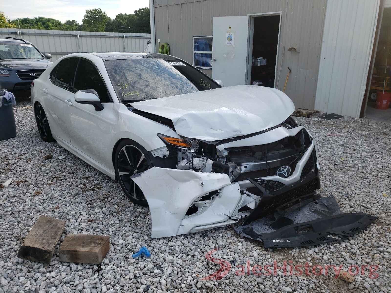 4T1B61HK9JU071058 2018 TOYOTA CAMRY