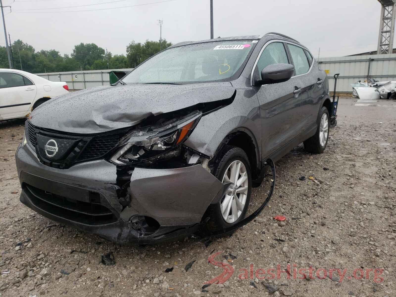 JN1BJ1CP2JW158832 2018 NISSAN ROGUE