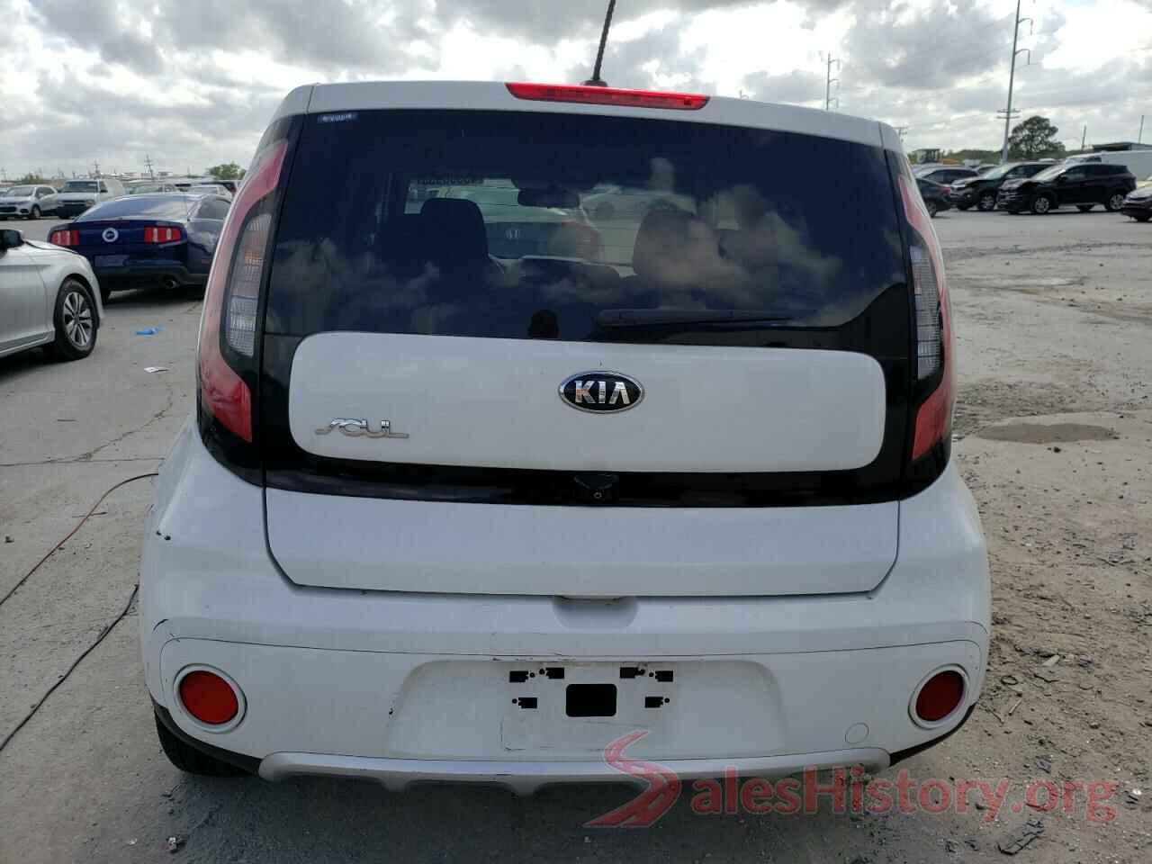 KNDJP3A55J7889785 2018 KIA SOUL