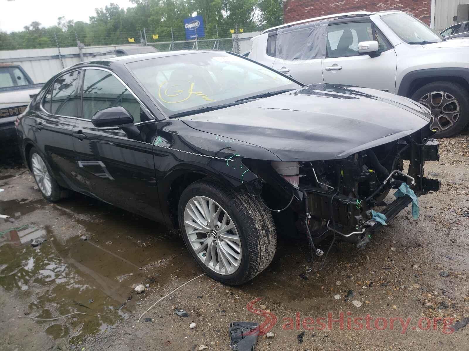 4T1B11HK1JU525723 2018 TOYOTA CAMRY