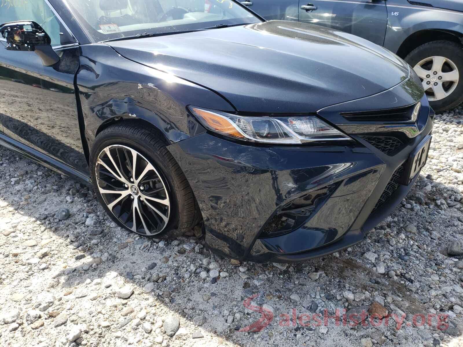 JTNB11HK0J3015501 2018 TOYOTA CAMRY