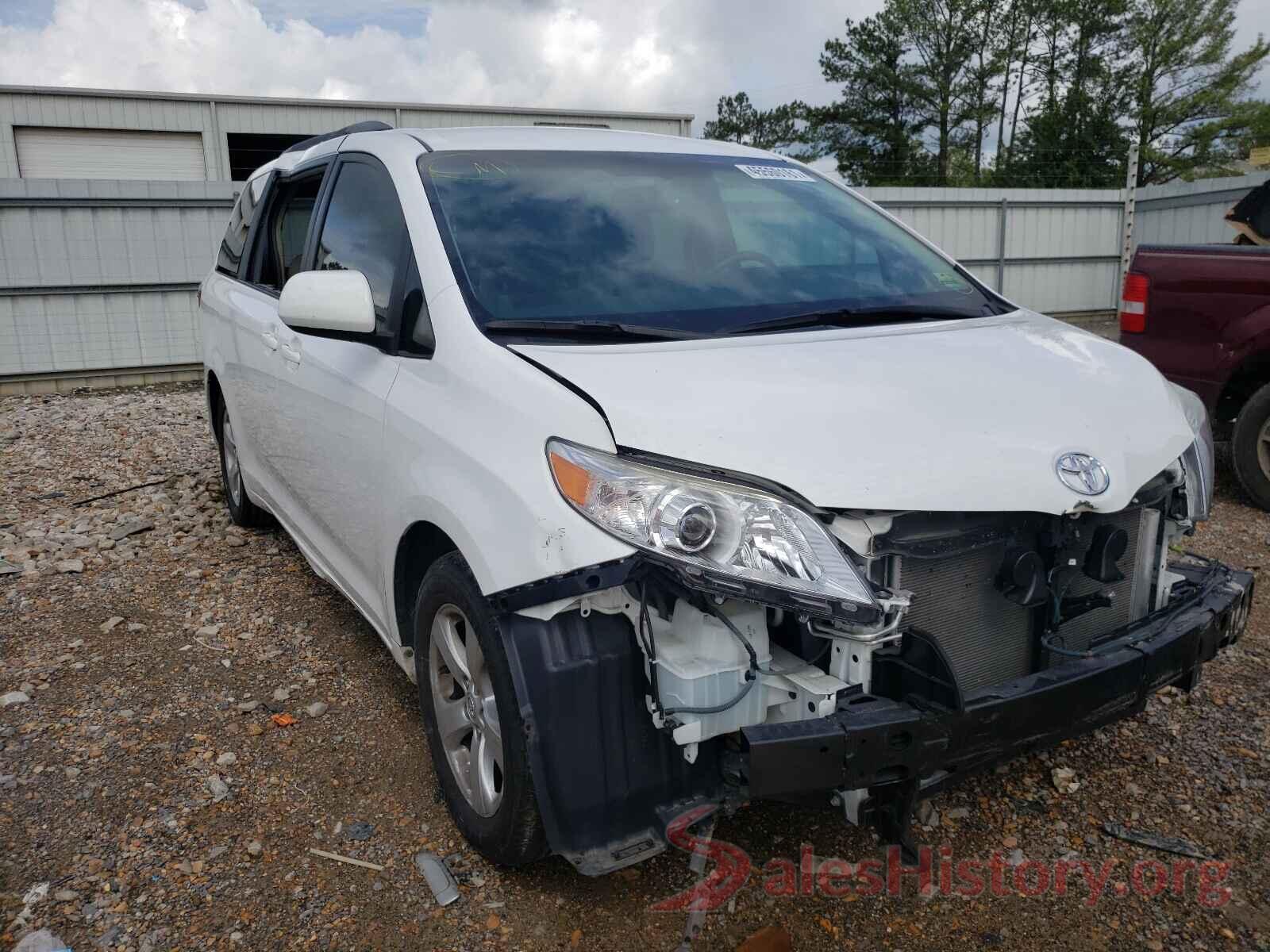 5TDKZ3DC1HS820696 2017 TOYOTA SIENNA