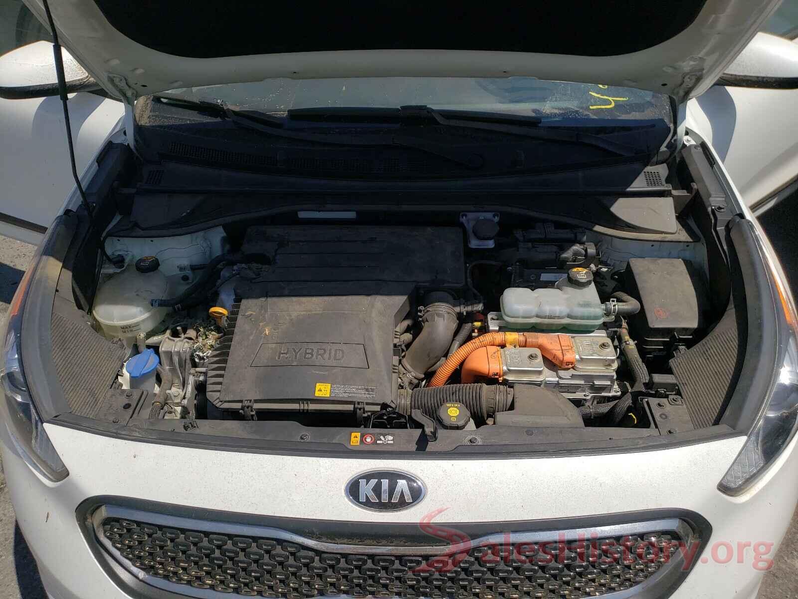 KNDCB3LC5J5210323 2018 KIA NIRO