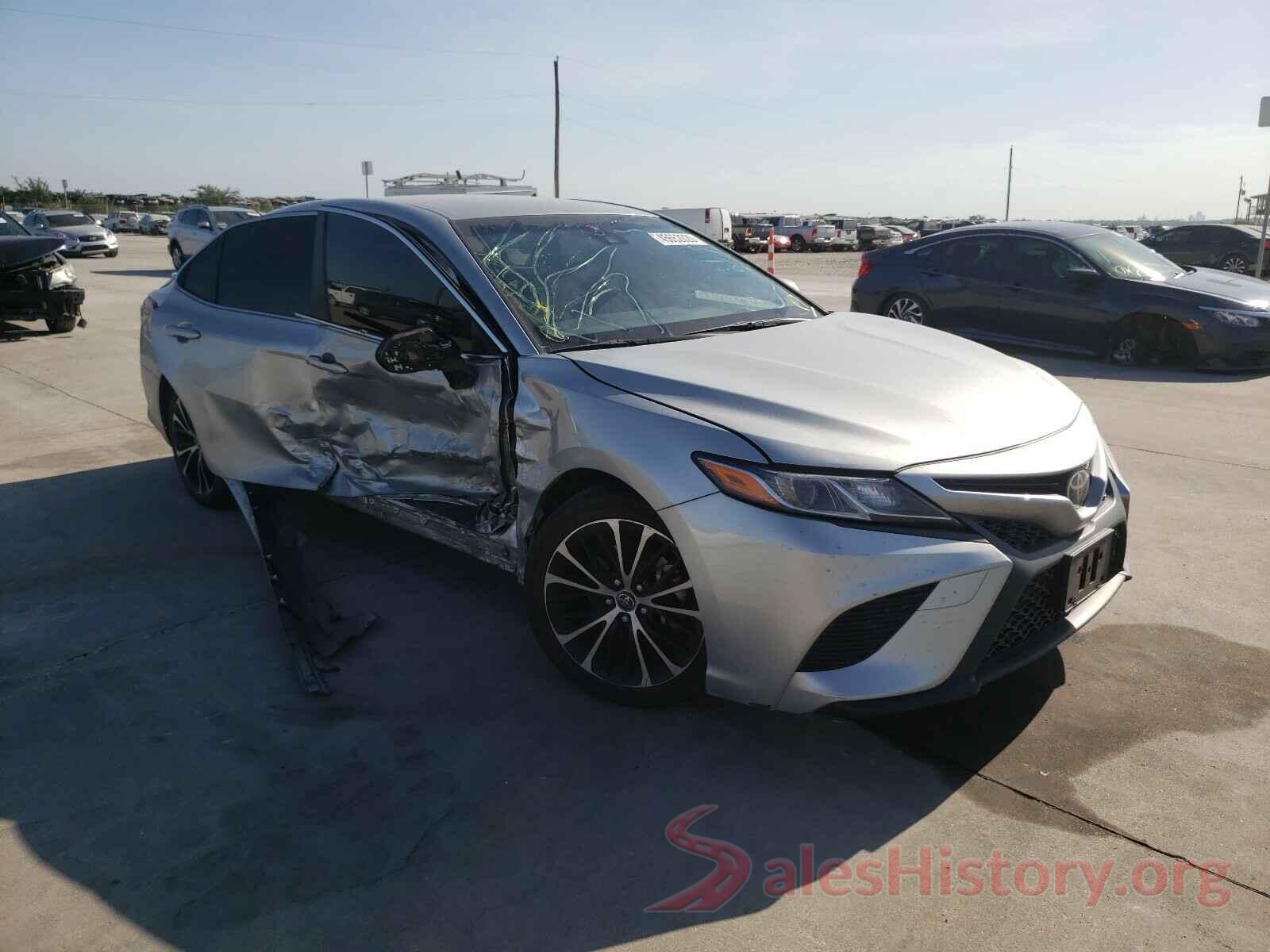 JTNB11HK8J3020915 2018 TOYOTA CAMRY