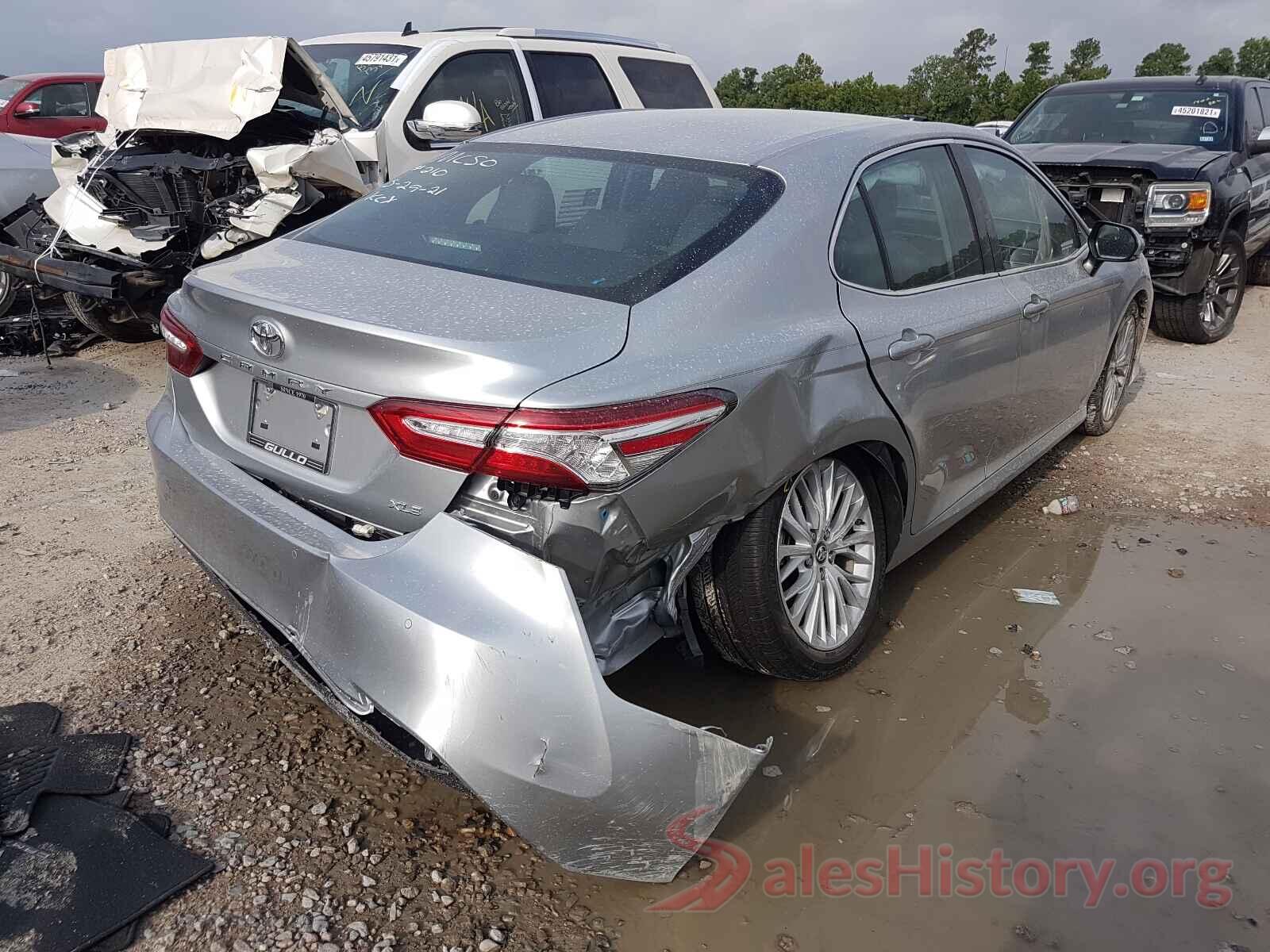 4T1B11HK0JU529195 2018 TOYOTA CAMRY