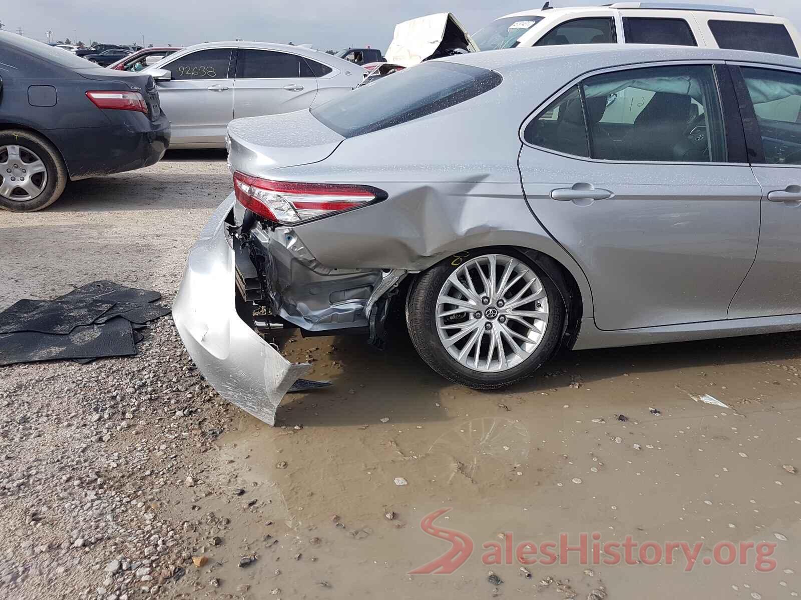 4T1B11HK0JU529195 2018 TOYOTA CAMRY