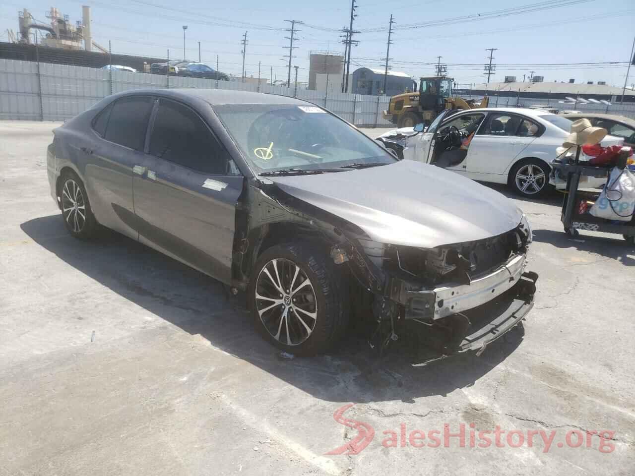 4T1B11HK1JU593083 2018 TOYOTA CAMRY