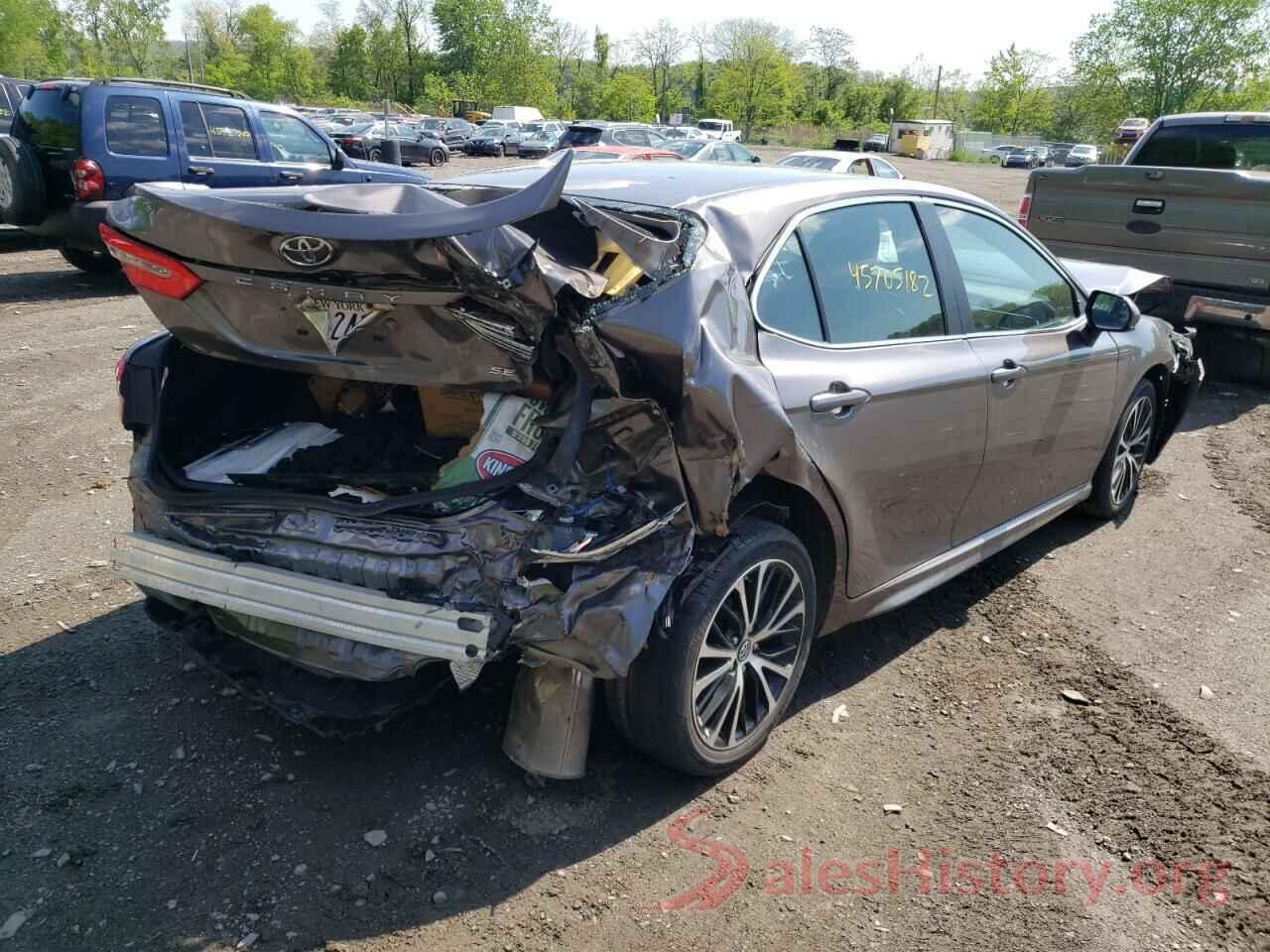 4T1B11HK3JU117949 2018 TOYOTA CAMRY