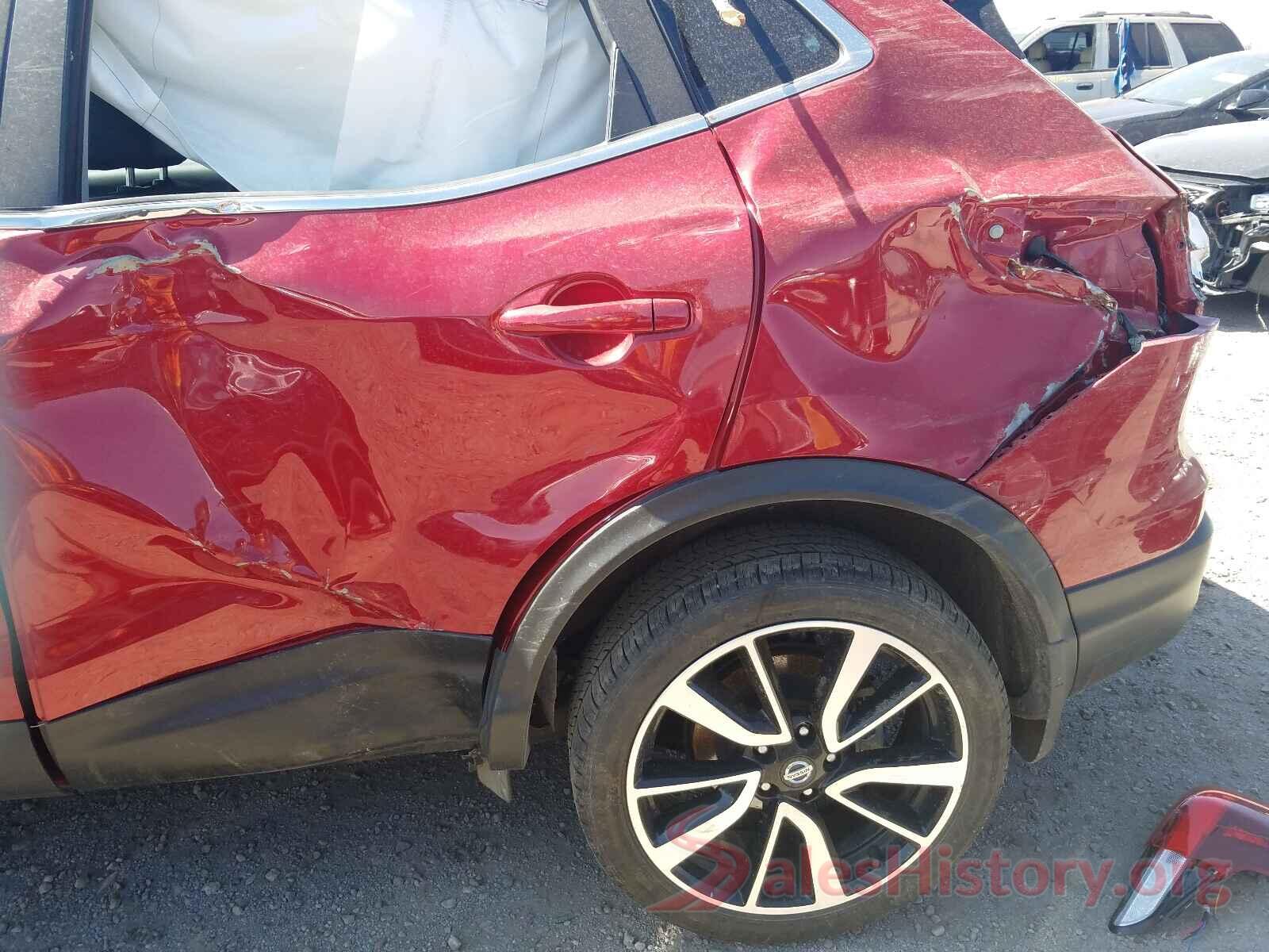 JN1BJ1CR2JW209960 2018 NISSAN ROGUE