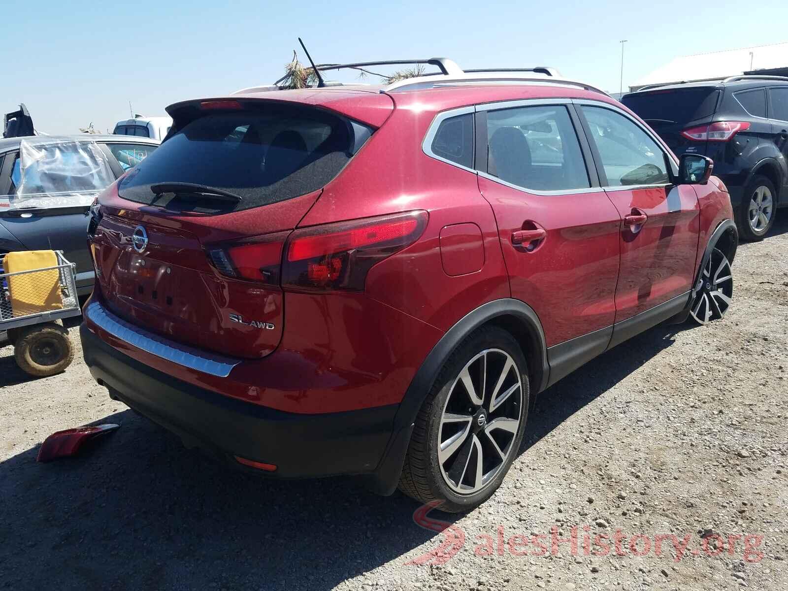 JN1BJ1CR2JW209960 2018 NISSAN ROGUE