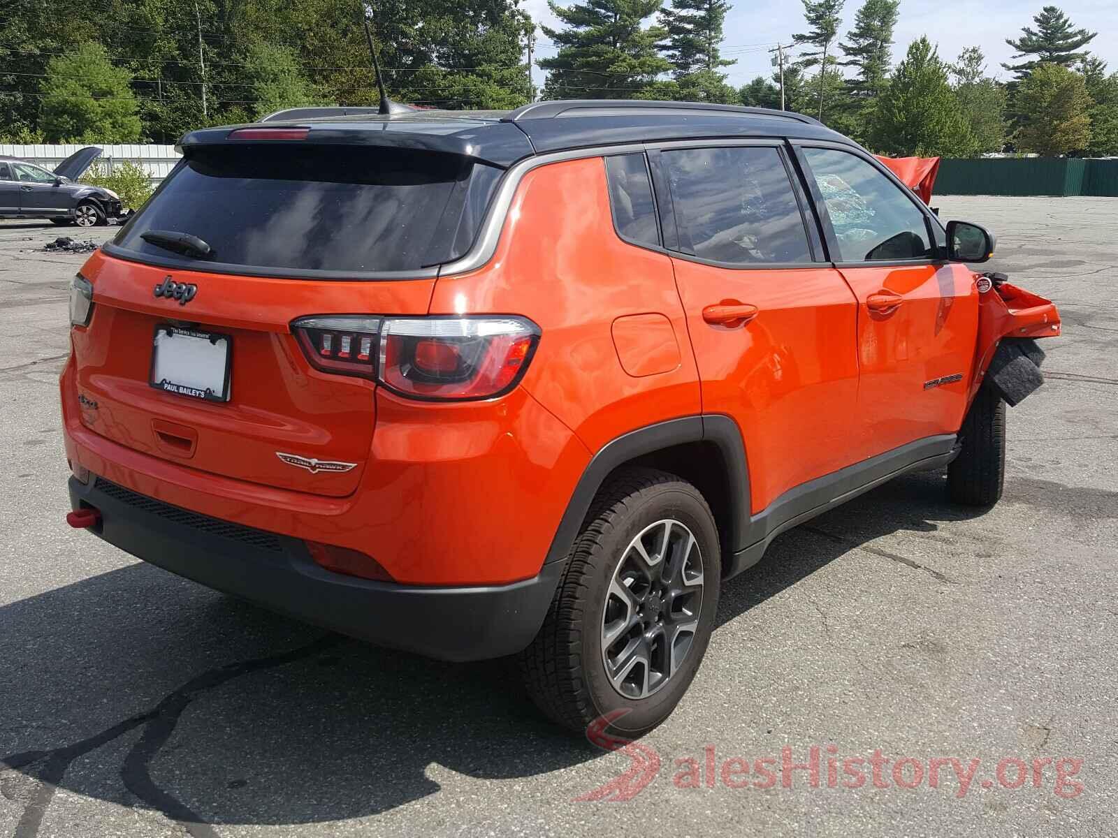 3C4NJDDB5JT499663 2018 JEEP COMPASS