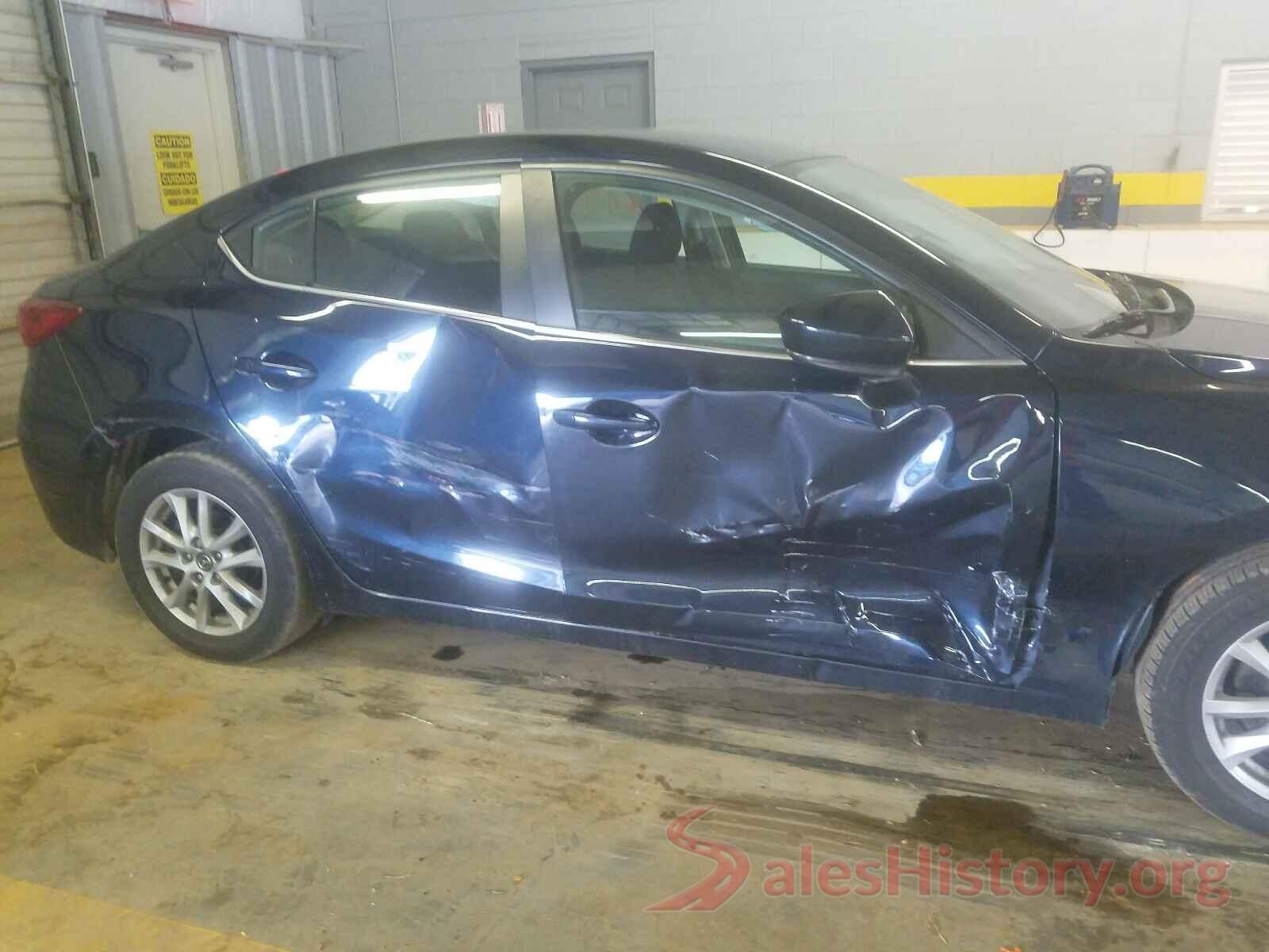 3MZBN1U73JM241165 2018 MAZDA 3