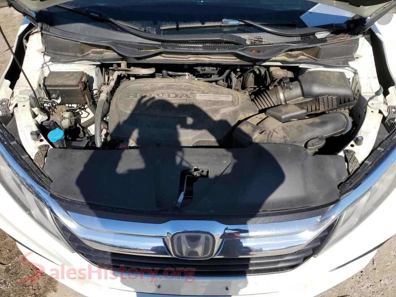2018 HONDA All Models VIN 5FNRL6H72JB025553, trunk area