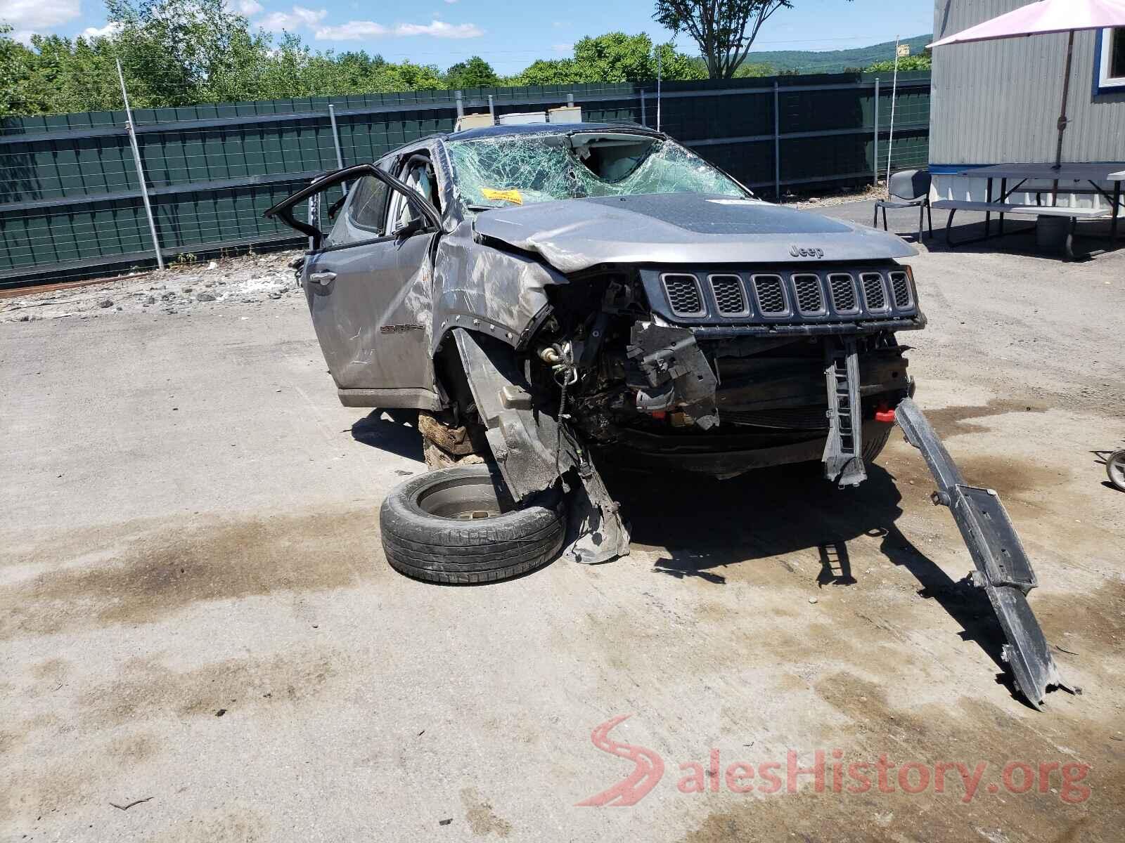 3C4NJDDB9JT174708 2018 JEEP COMPASS