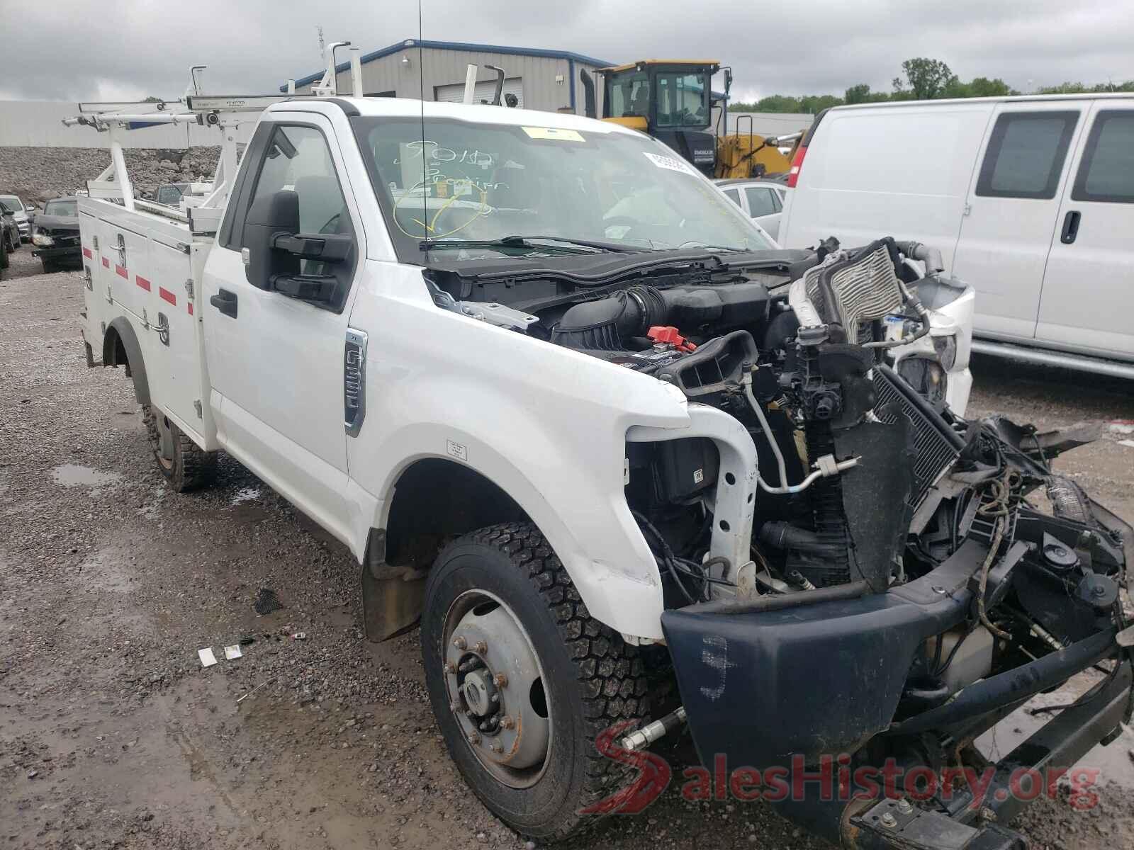 1FDBF3B68JEC13661 2018 FORD F350