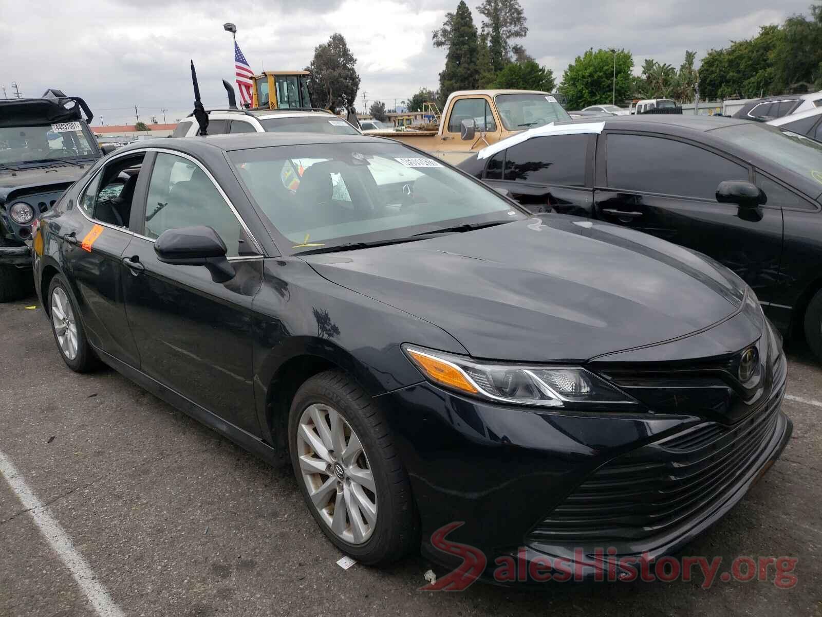 4T1B11HK4JU640011 2018 TOYOTA CAMRY