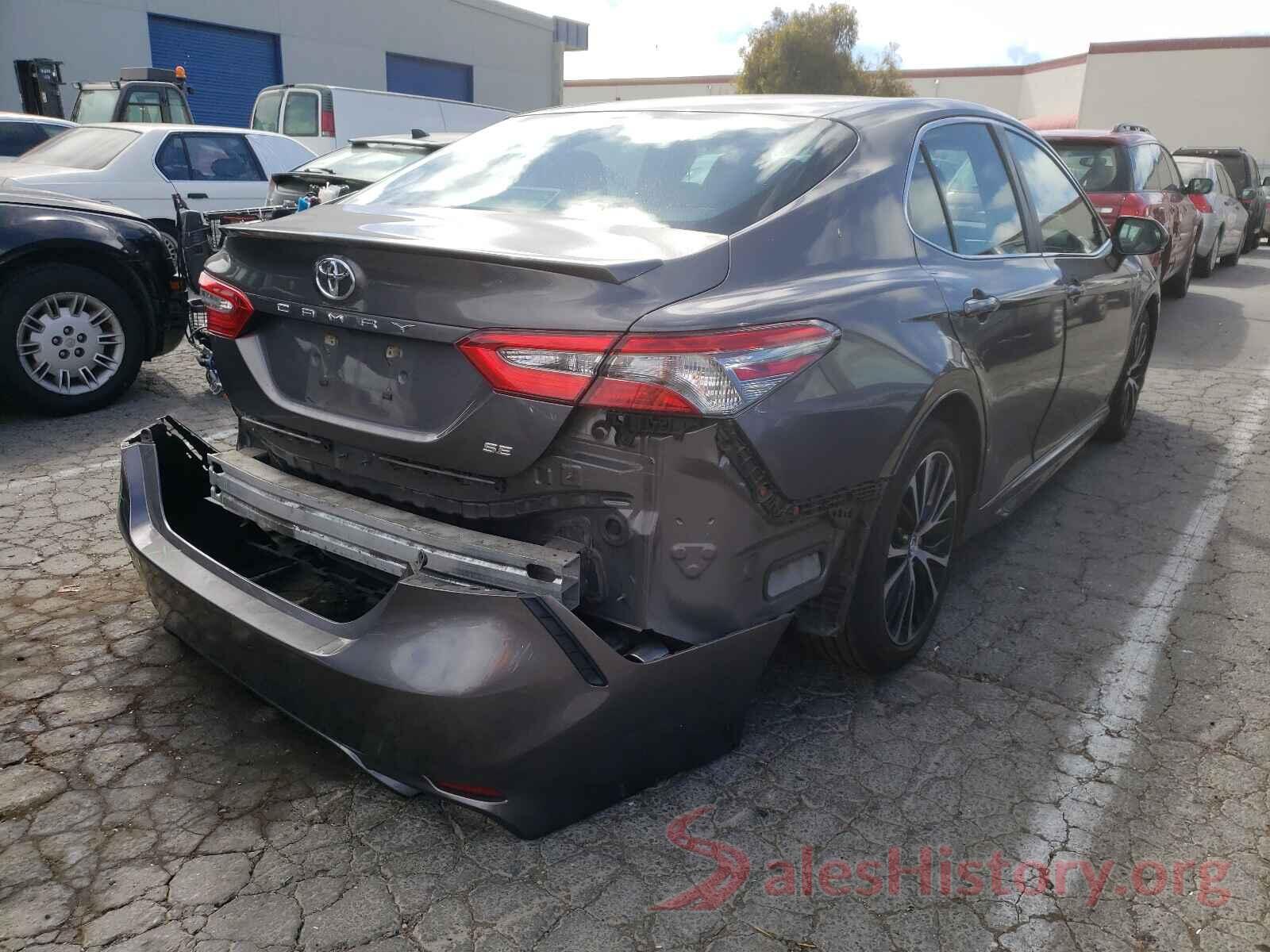 4T1B11HK8JU031178 2018 TOYOTA CAMRY