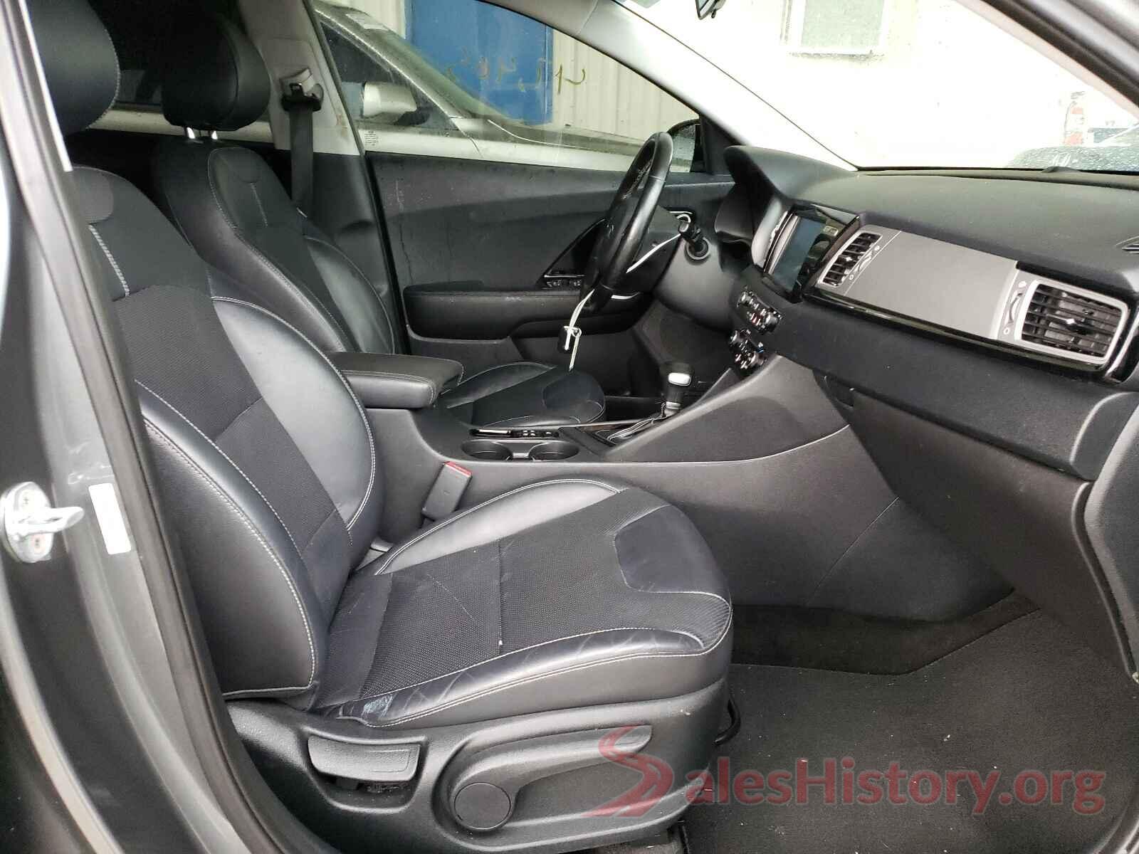 KNDCE3LC7H5038071 2017 KIA NIRO