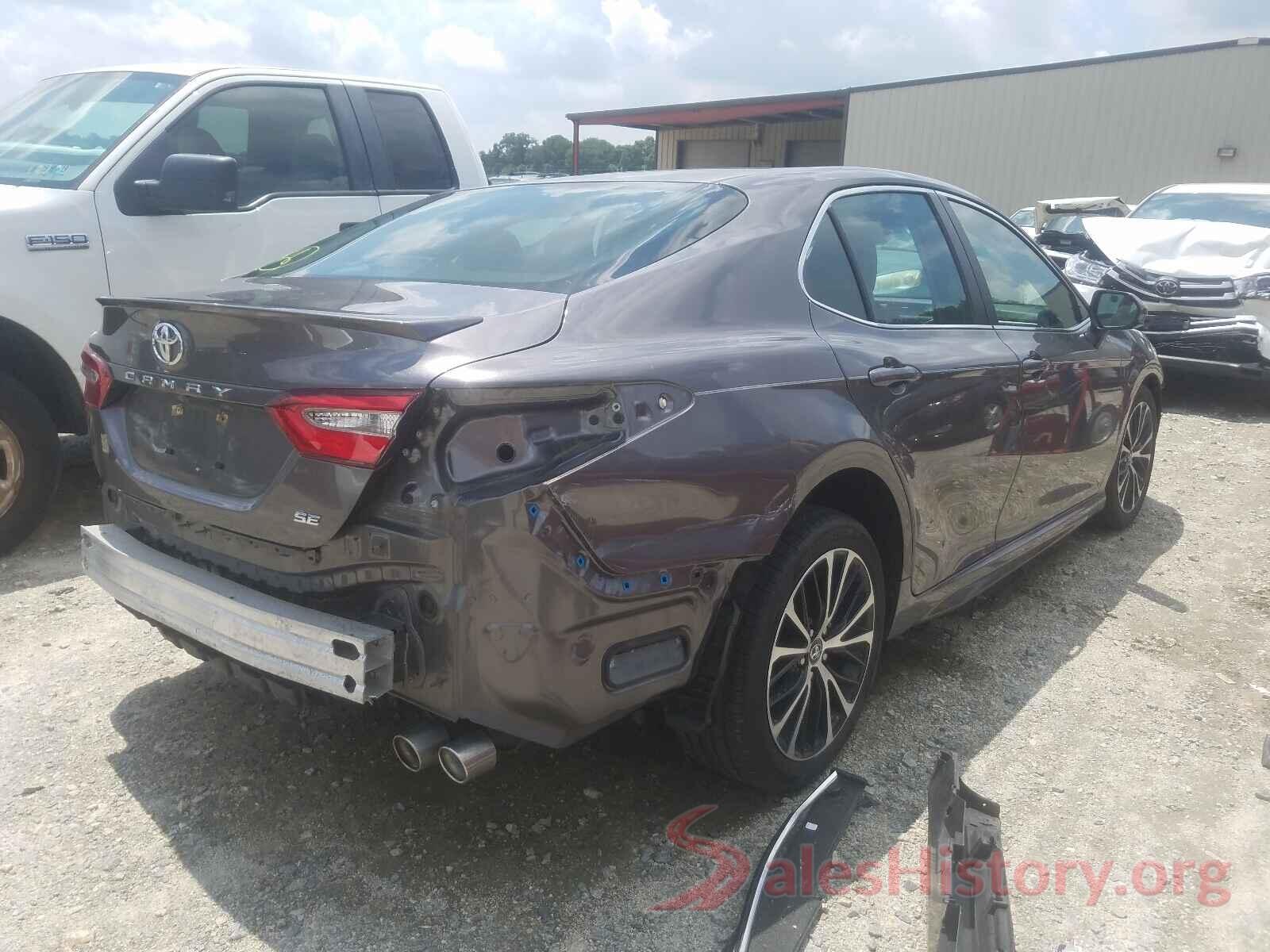 4T1B11HK8JU523533 2018 TOYOTA CAMRY