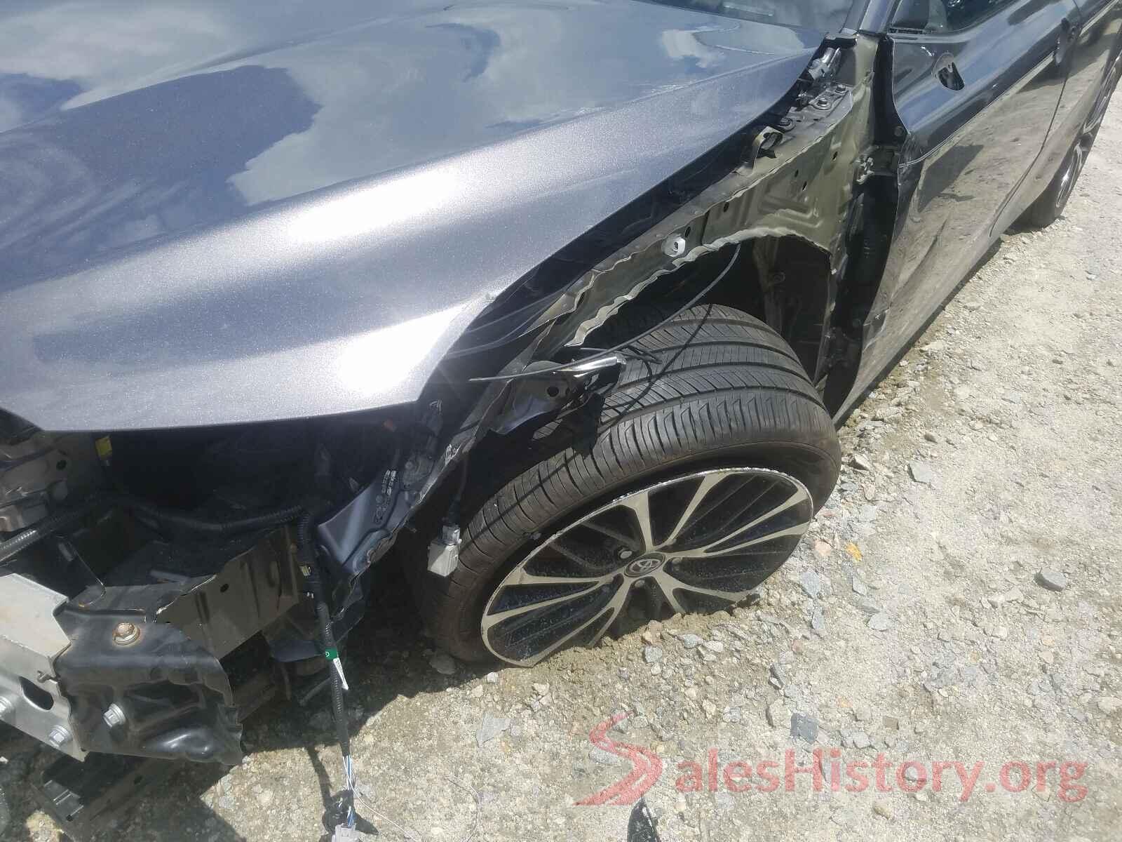 4T1B11HK8JU523533 2018 TOYOTA CAMRY