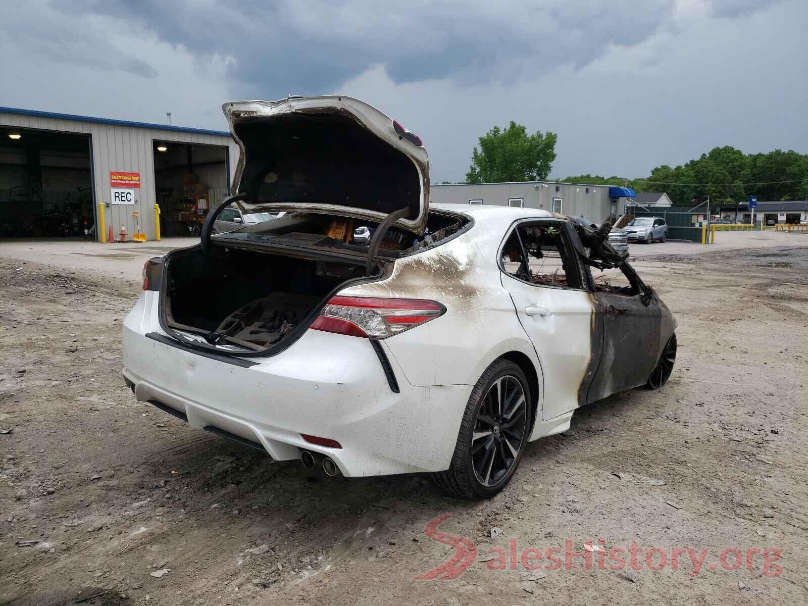 4T1B61HK2JU128300 2018 TOYOTA CAMRY