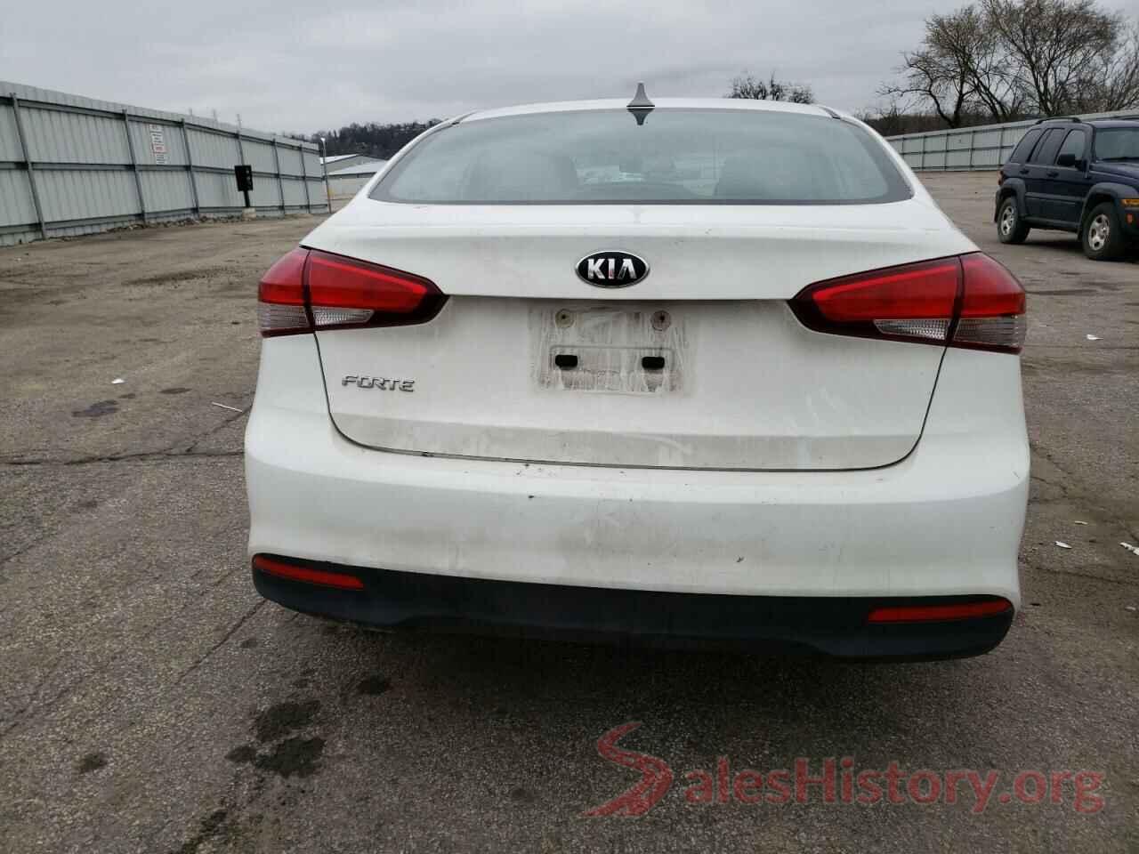 3KPFK4A7XJE205728 2018 KIA FORTE