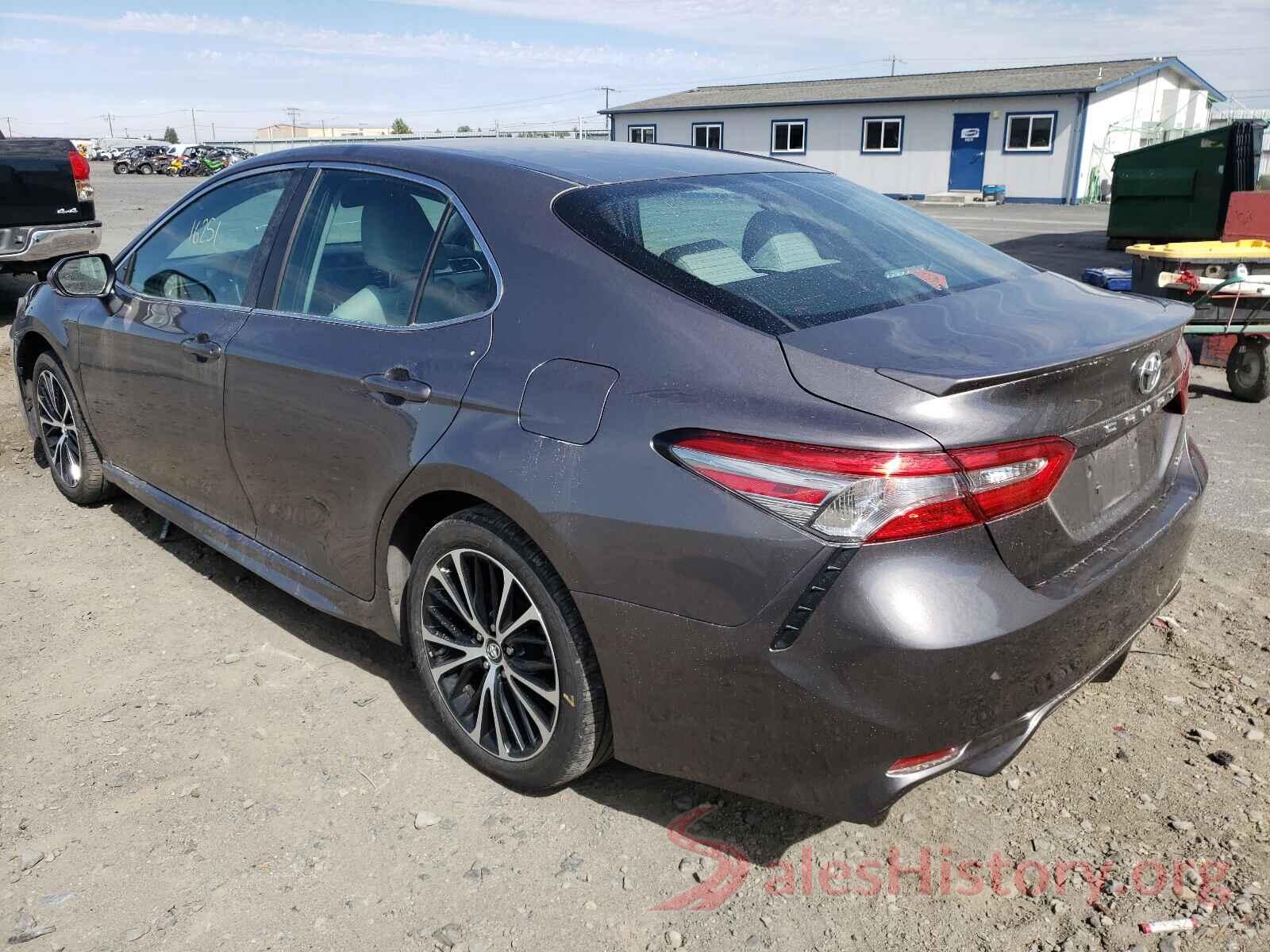 4T1B11HK0JU642175 2018 TOYOTA CAMRY