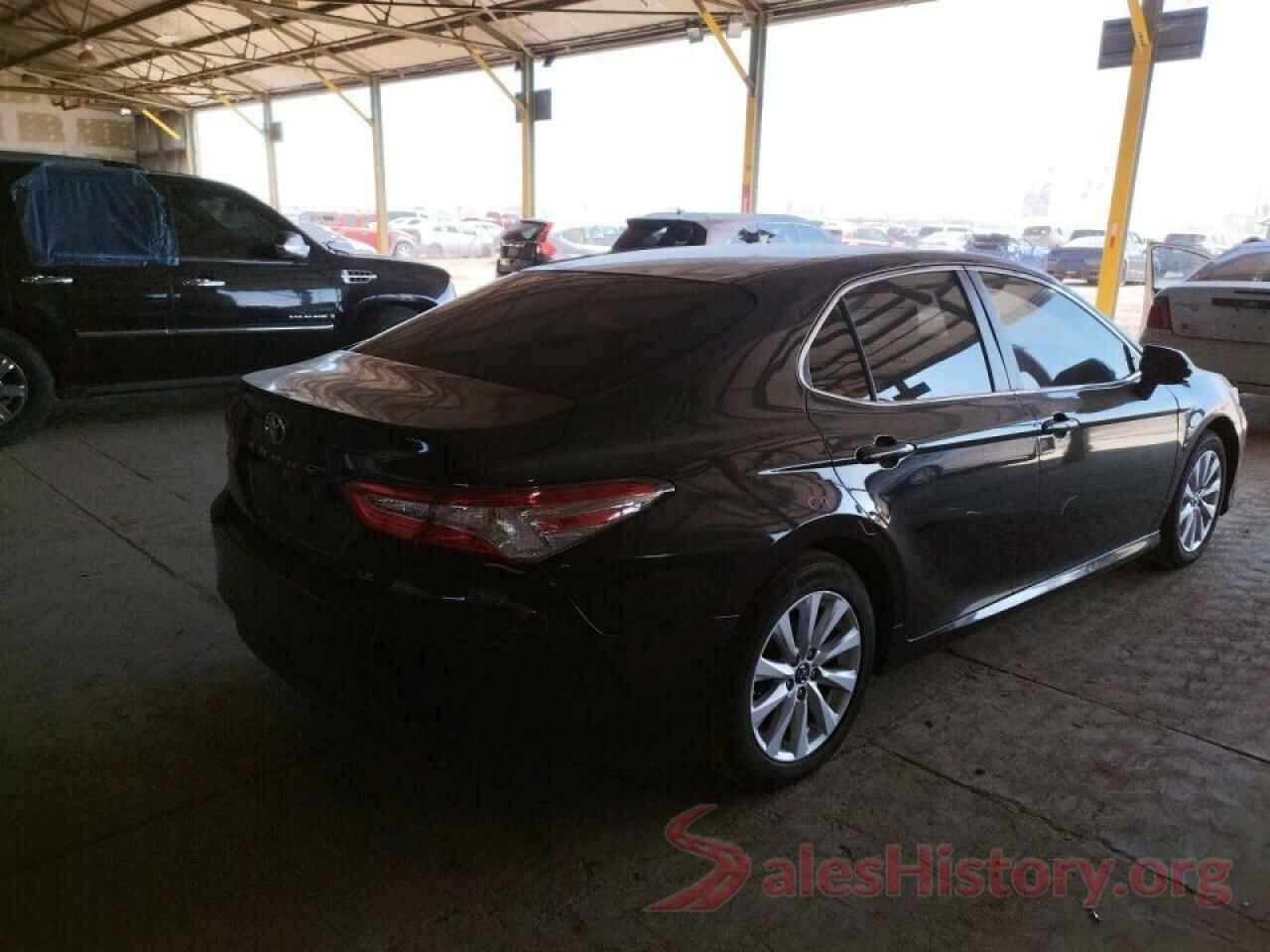 4T1B11HK1JU593682 2018 TOYOTA CAMRY