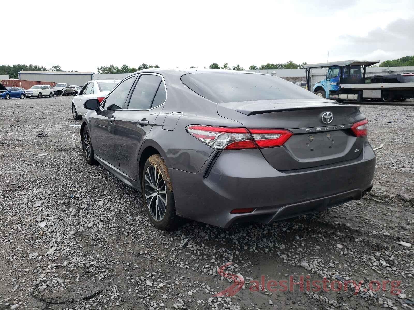 4T1B11HK8JU085659 2018 TOYOTA CAMRY