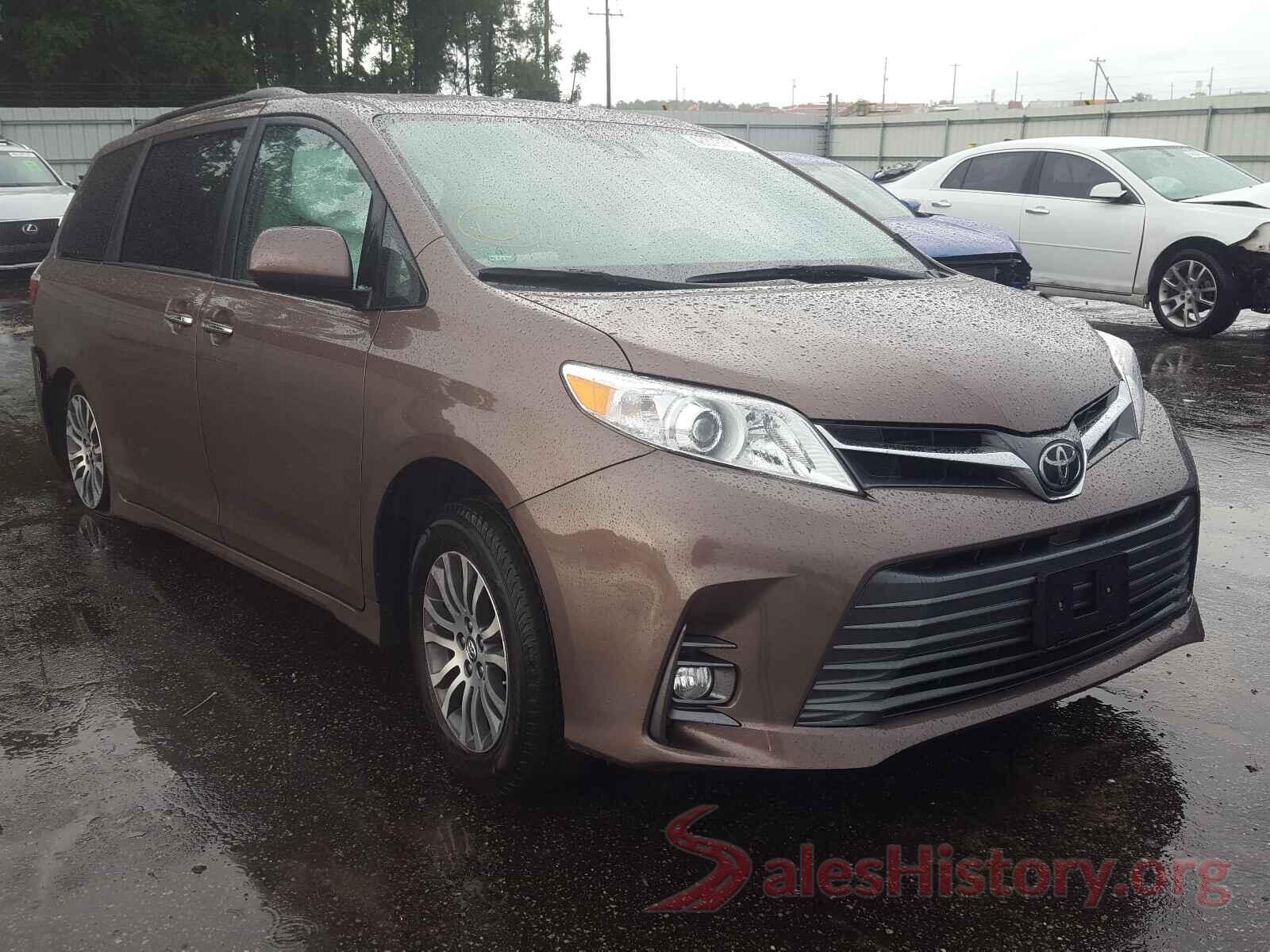 5TDYZ3DC0JS925942 2018 TOYOTA SIENNA