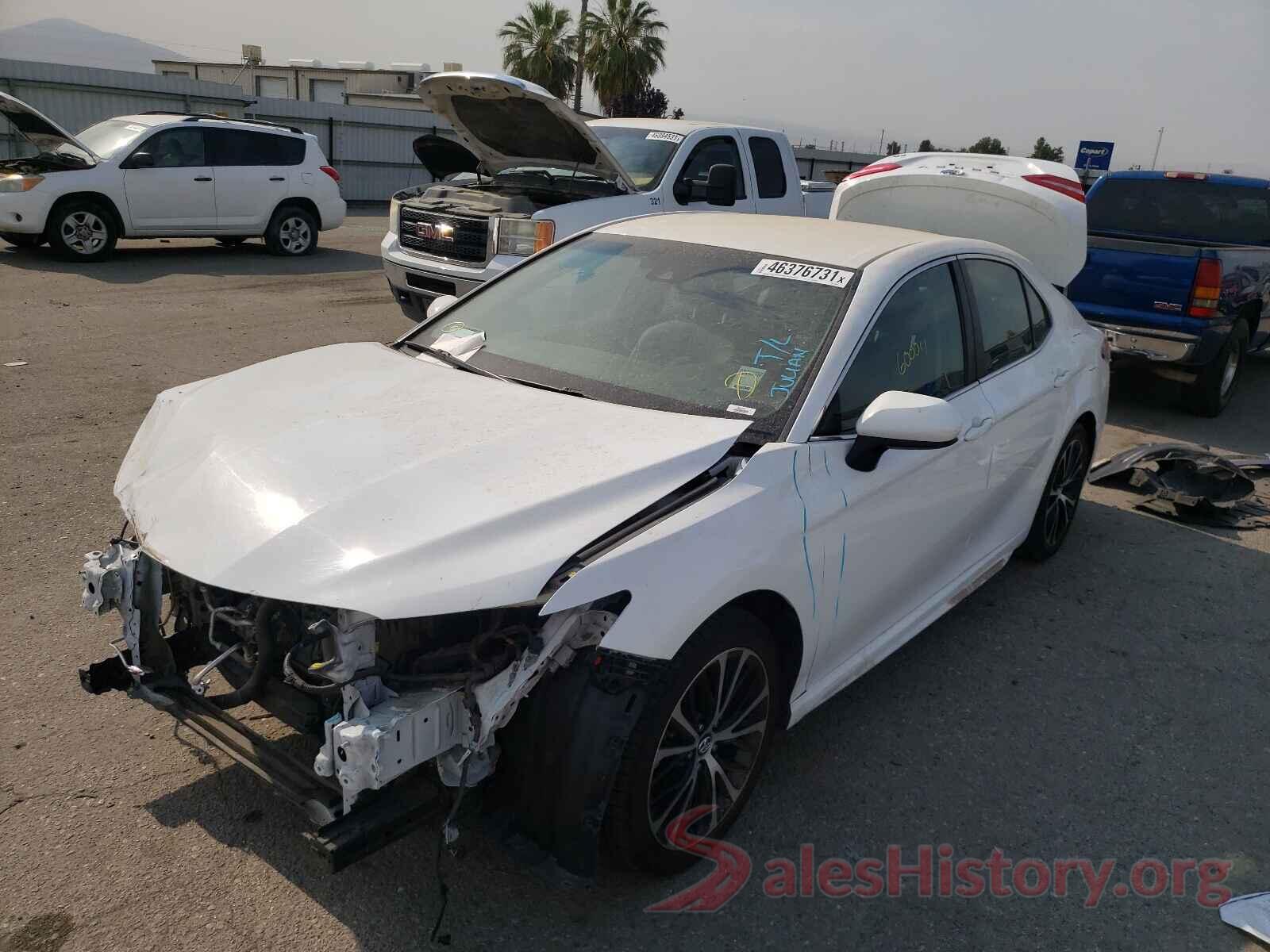 4T1B11HK9JU589721 2018 TOYOTA CAMRY