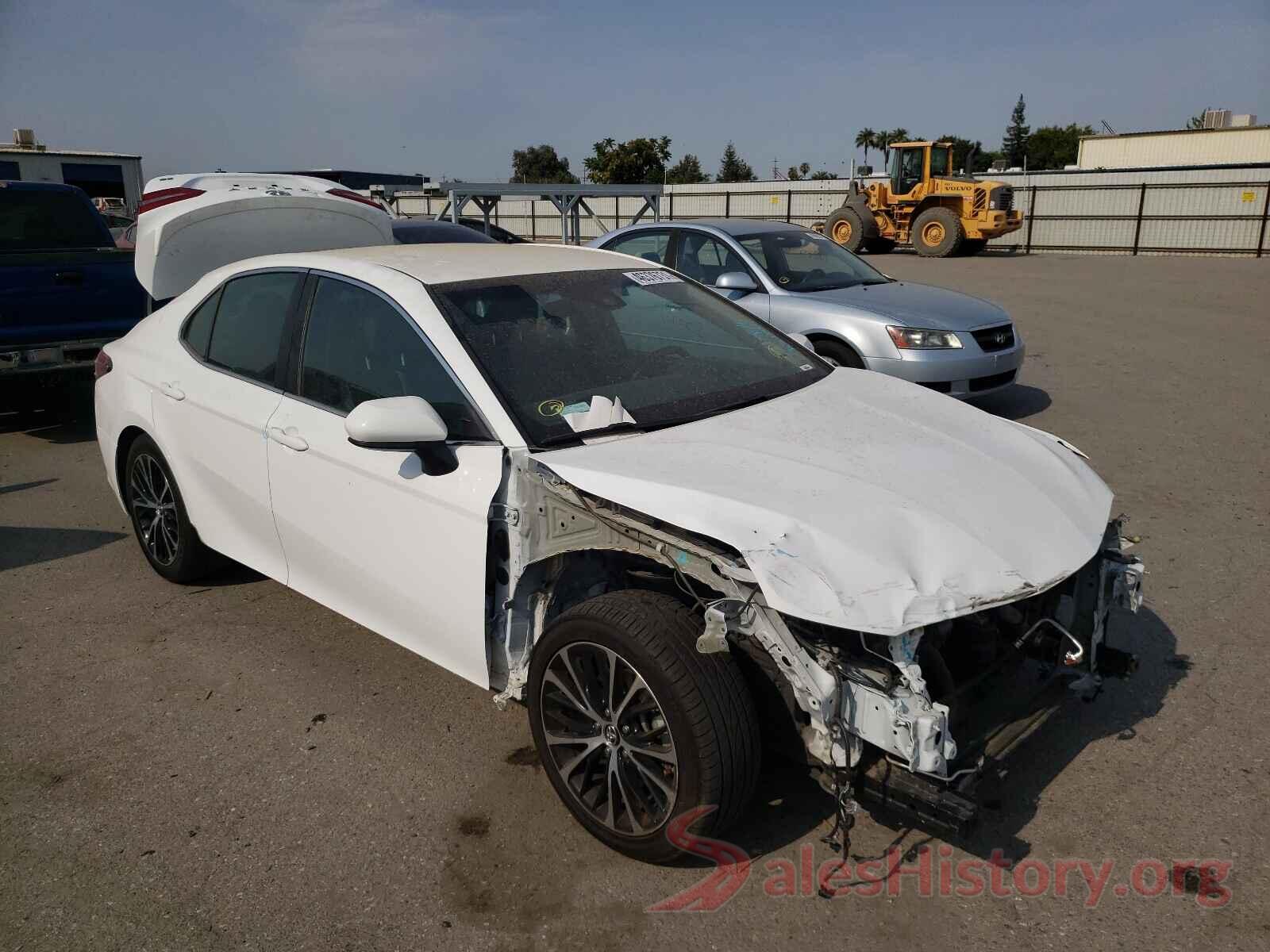 4T1B11HK9JU589721 2018 TOYOTA CAMRY