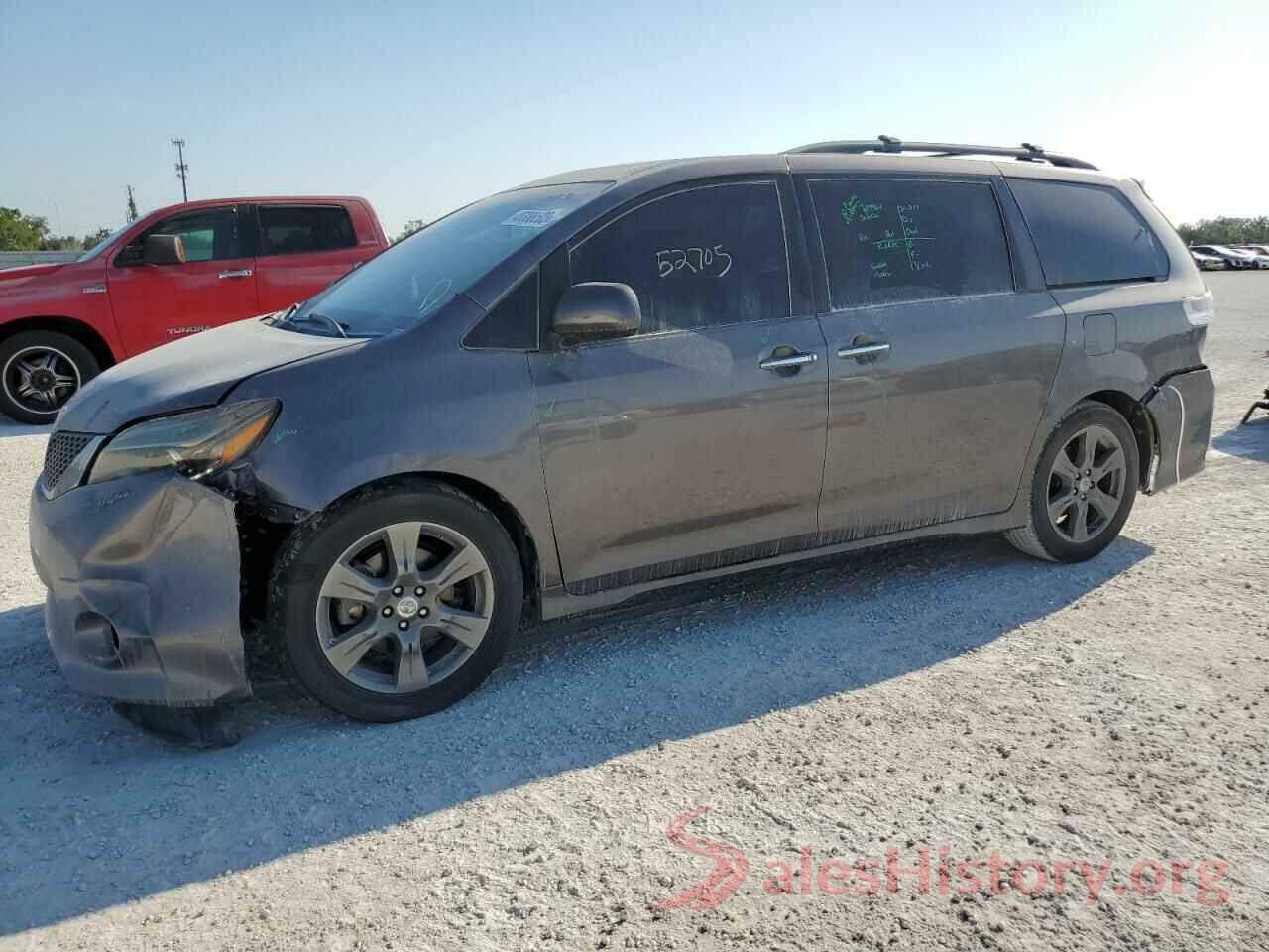 5TDXZ3DC2HS862915 2017 TOYOTA SIENNA