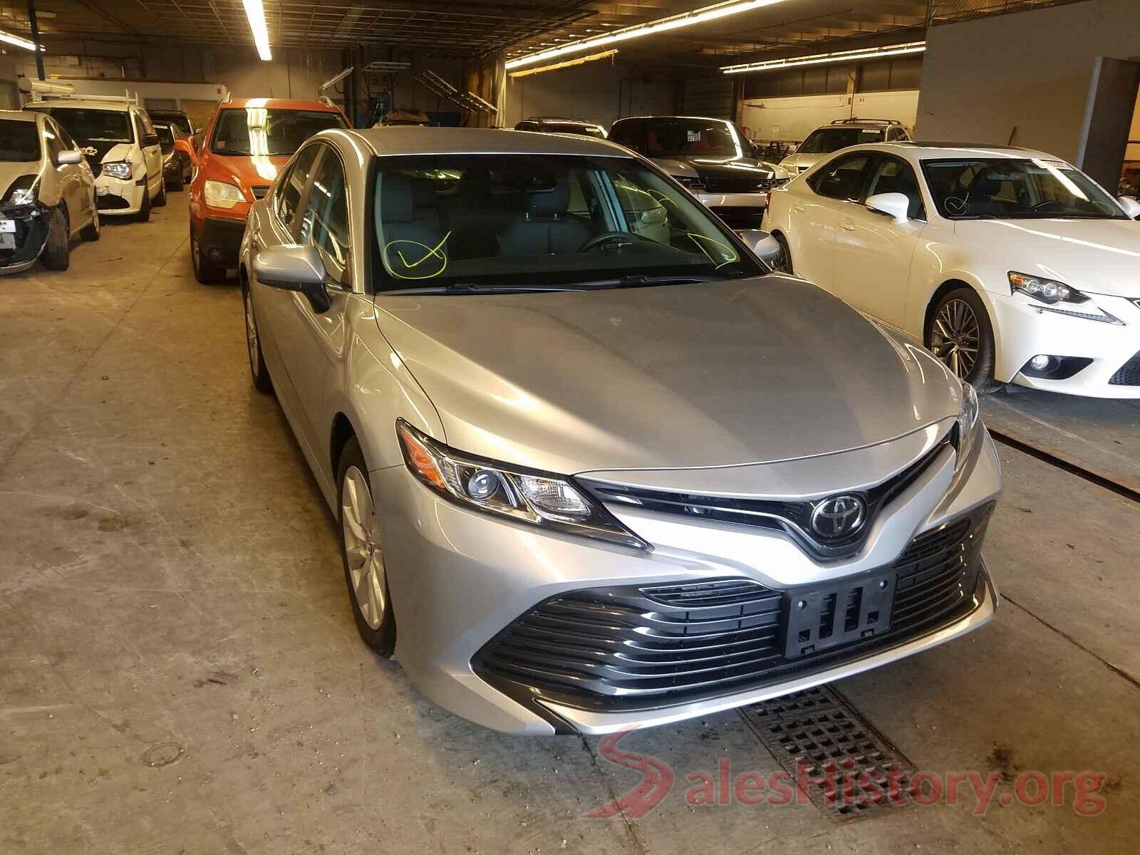 4T1B11HK3JU118812 2018 TOYOTA CAMRY