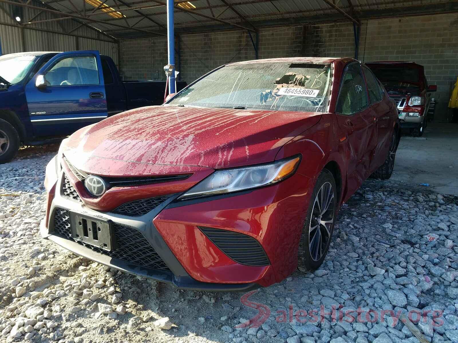 4T1B11HK0JU565453 2018 TOYOTA CAMRY