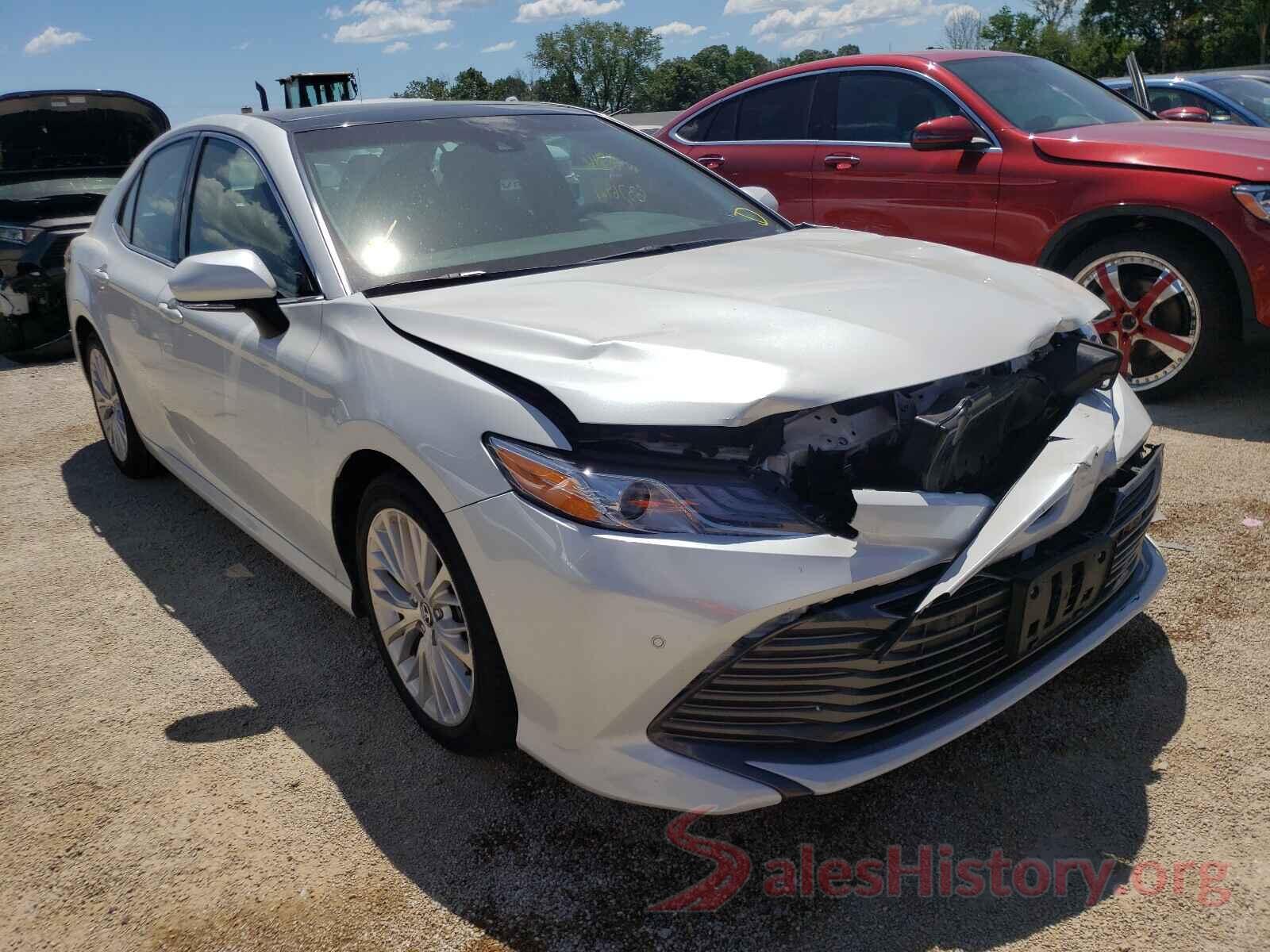 4T1B11HK1JU008969 2018 TOYOTA CAMRY