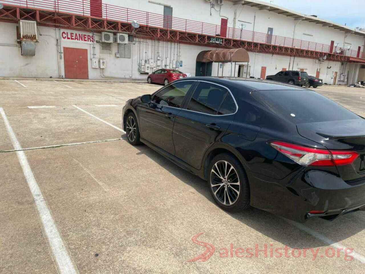 JTNB11HK6J3042749 2018 TOYOTA CAMRY