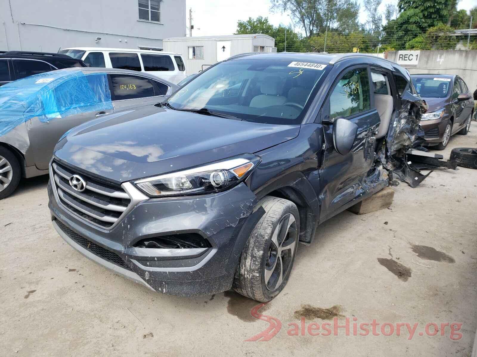 KM8J33A2XHU524186 2017 HYUNDAI TUCSON