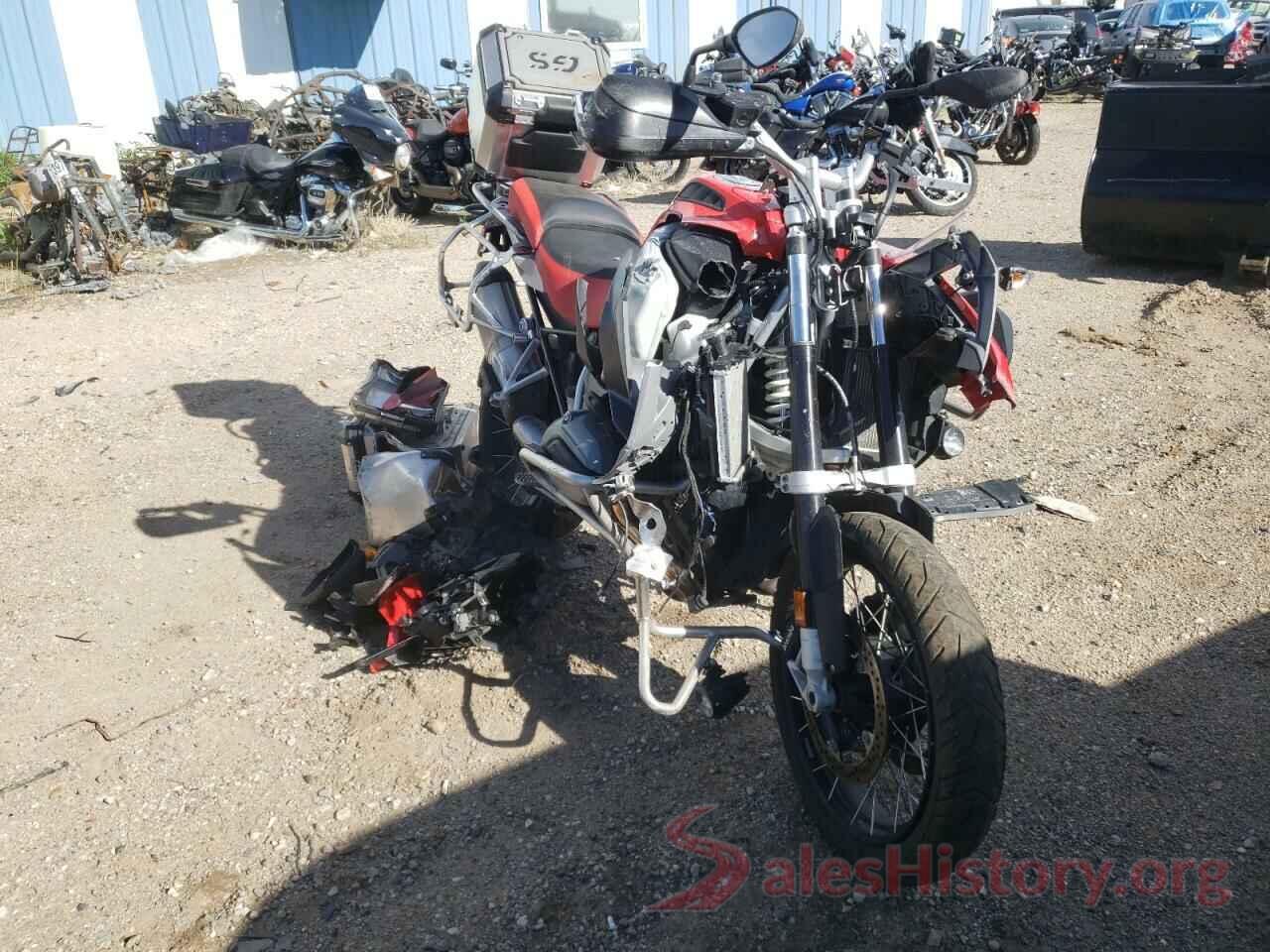 WB10A1201JZ967940 2018 BMW R