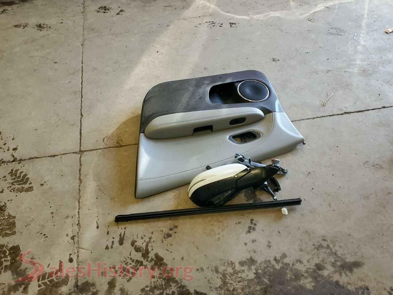 2018 HONDA HR-V VIN 3CZRU6H73JM708011, trunk area
