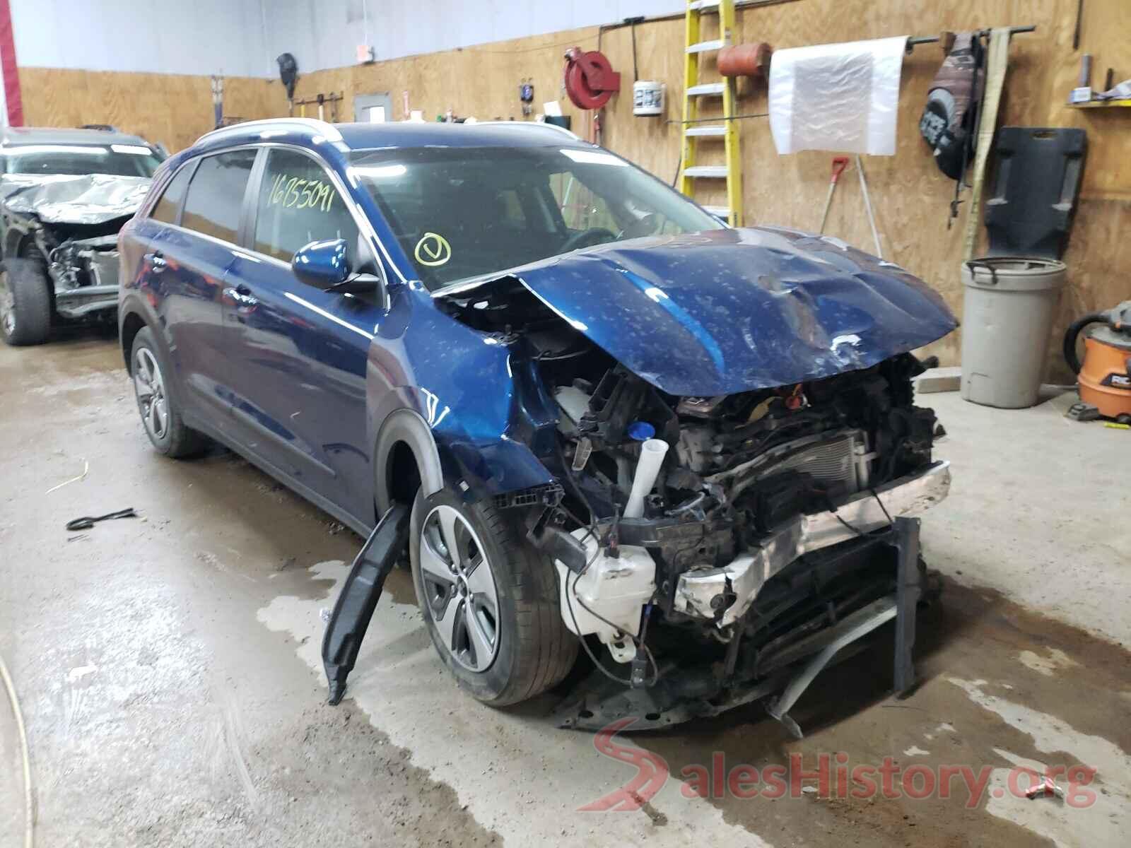 KNDCB3LC7J5124009 2018 KIA NIRO