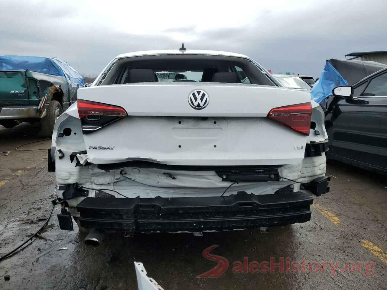 1VWAA7A37JC032038 2018 VOLKSWAGEN PASSAT