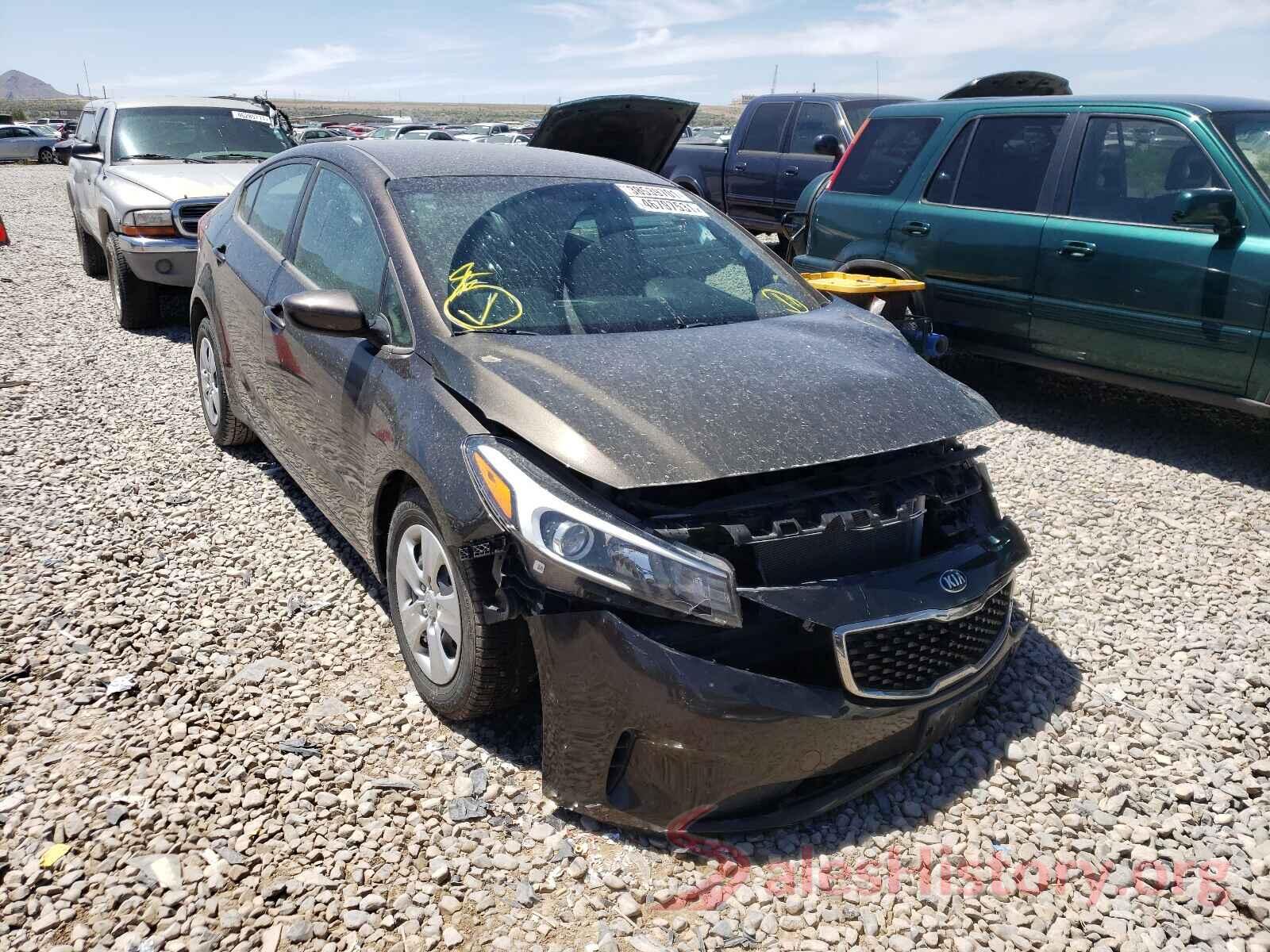 3KPFK4A72HE018333 2017 KIA FORTE