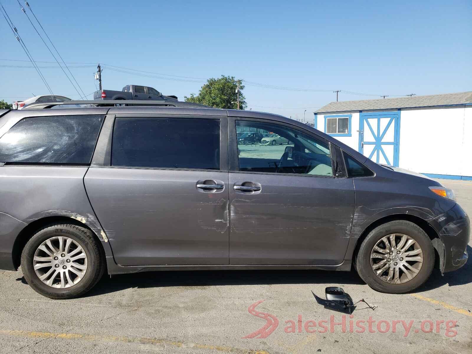 5TDYZ3DC3HS881137 2017 TOYOTA SIENNA