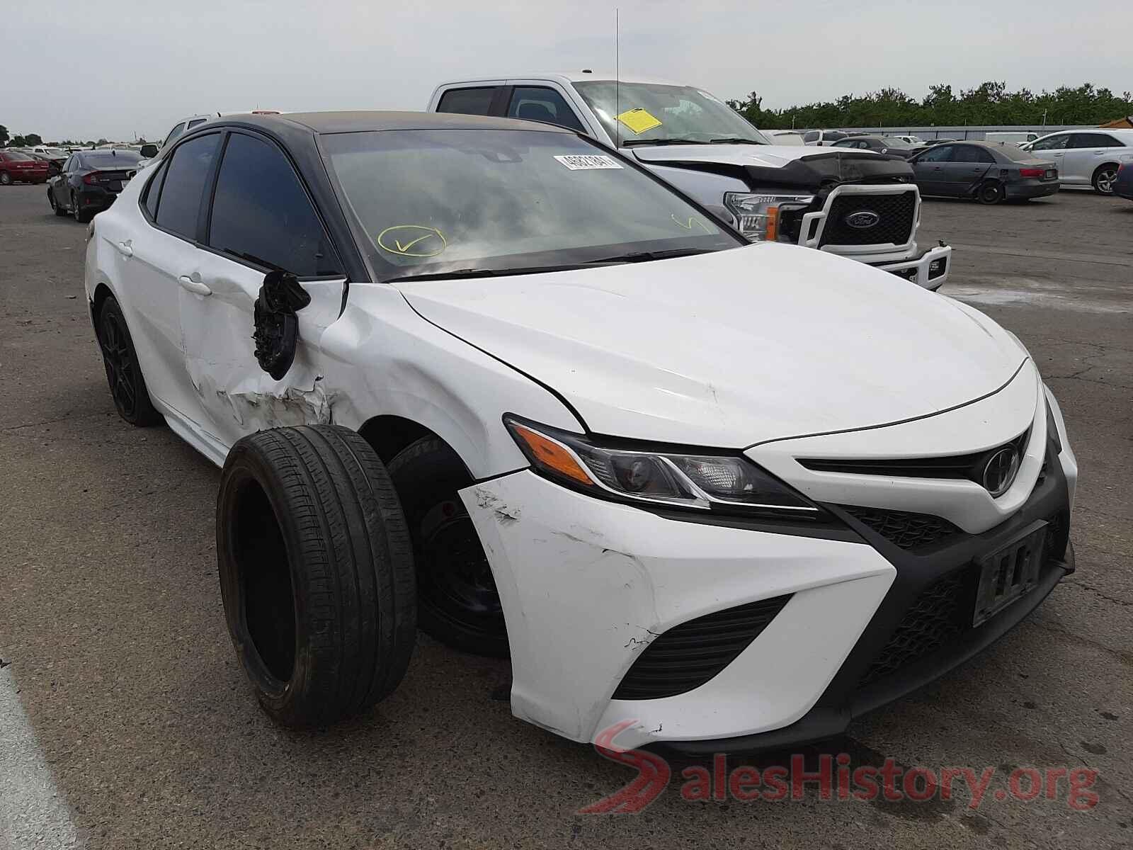 4T1B11HK2JU595196 2018 TOYOTA CAMRY