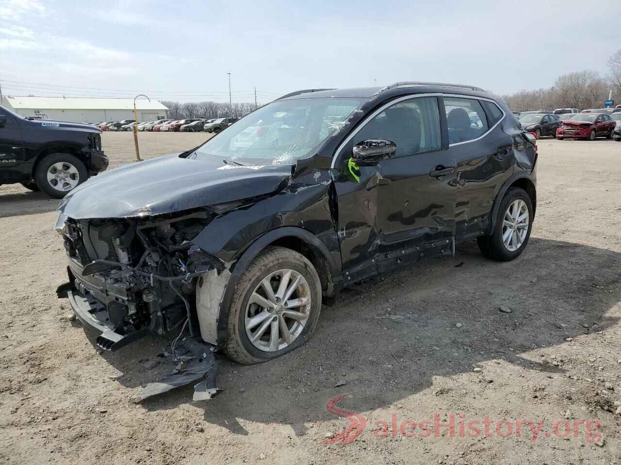 JN1BJ1CR2JW266823 2018 NISSAN ROGUE