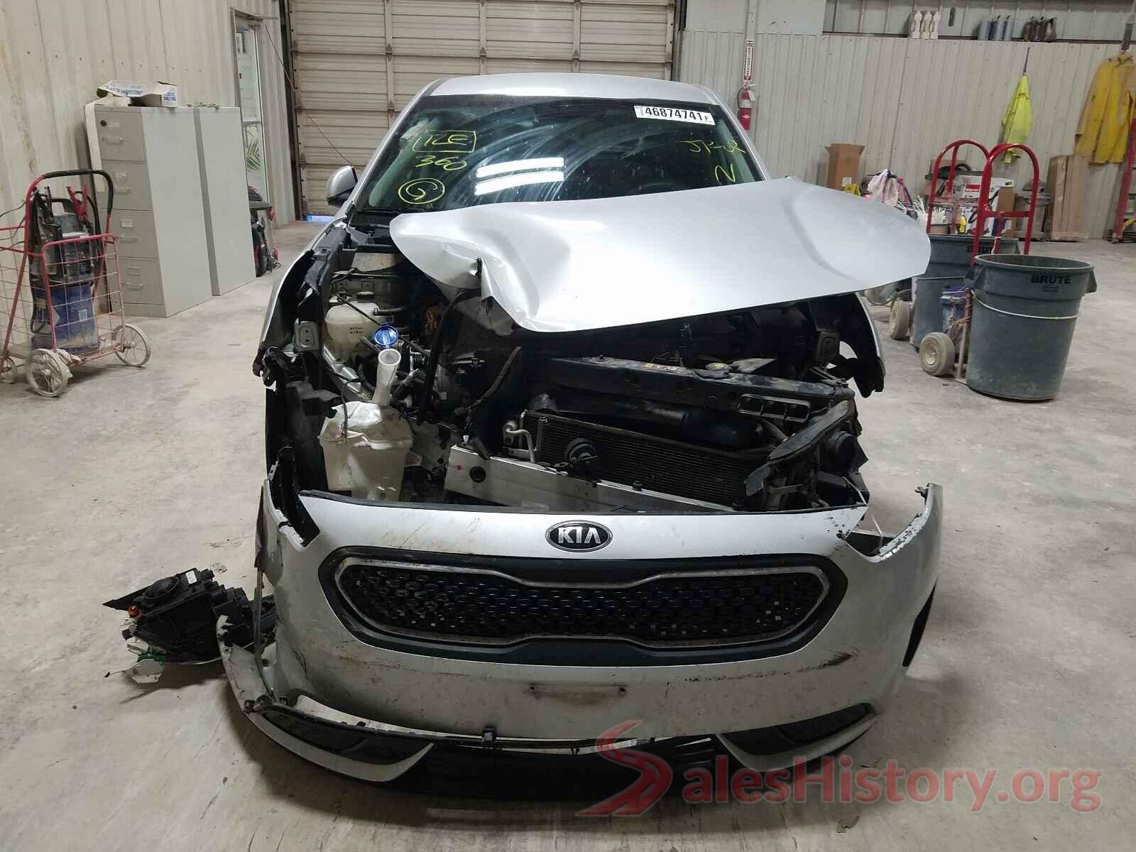 KNDCB3LCXH5052605 2017 KIA NIRO