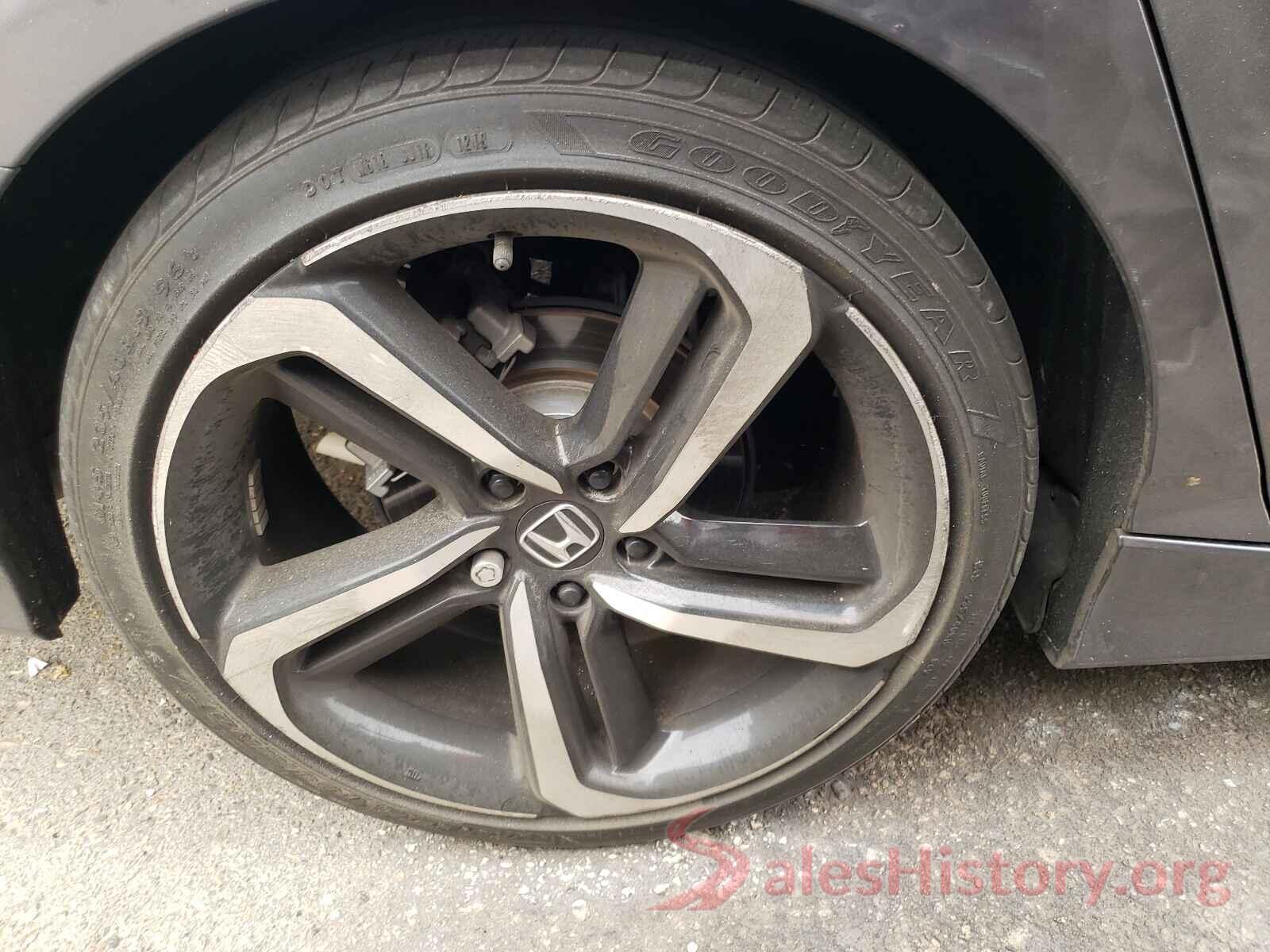 1HGCV1F33JA262985 2018 HONDA ACCORD